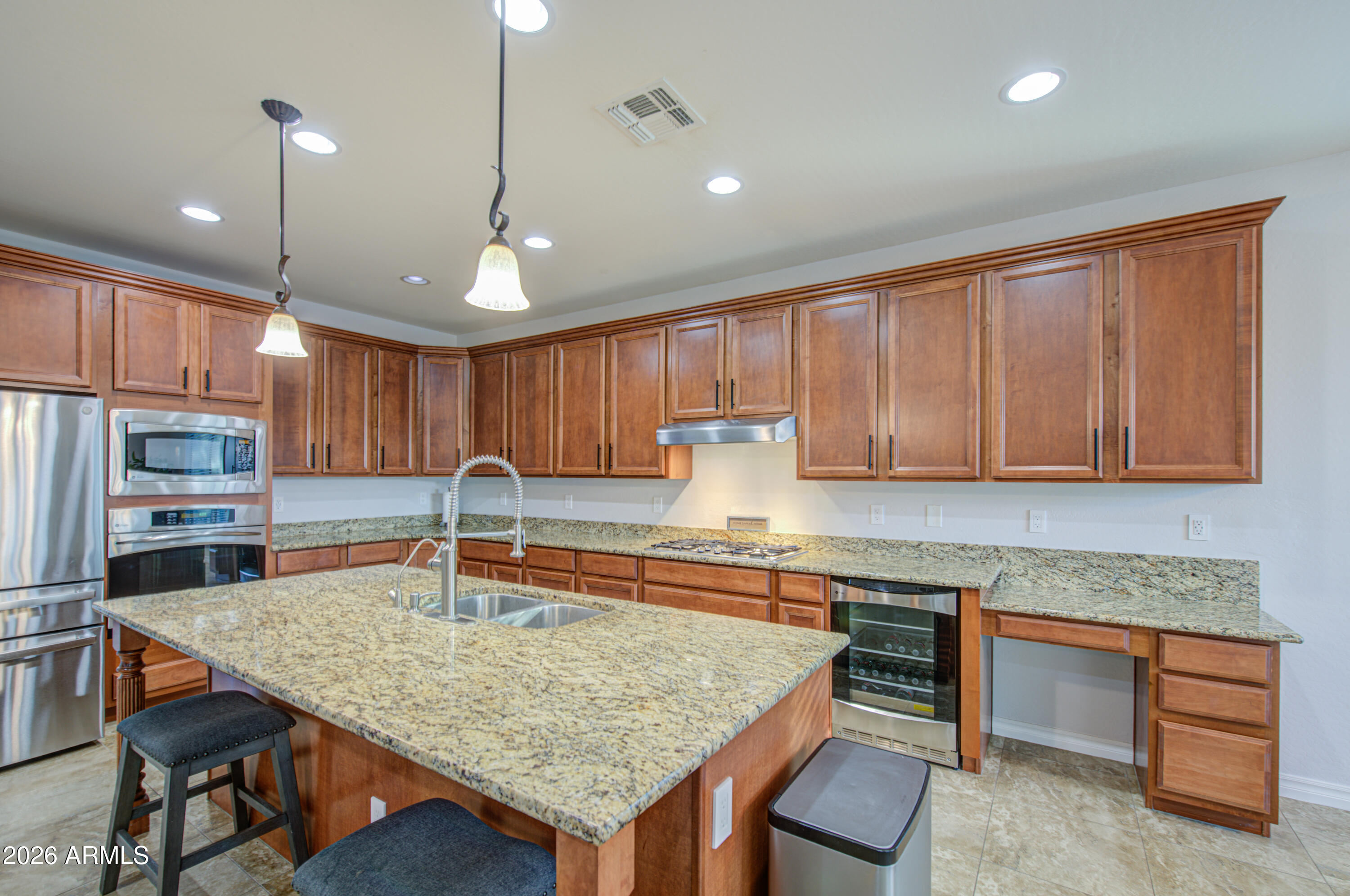 556 W SWEET SHRUB Avenue