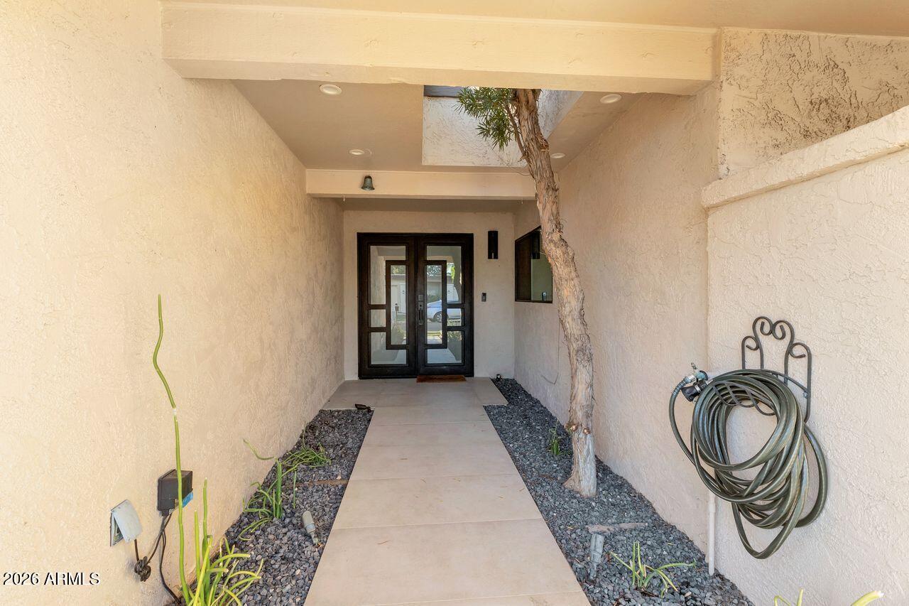 6044 E VERNON Avenue