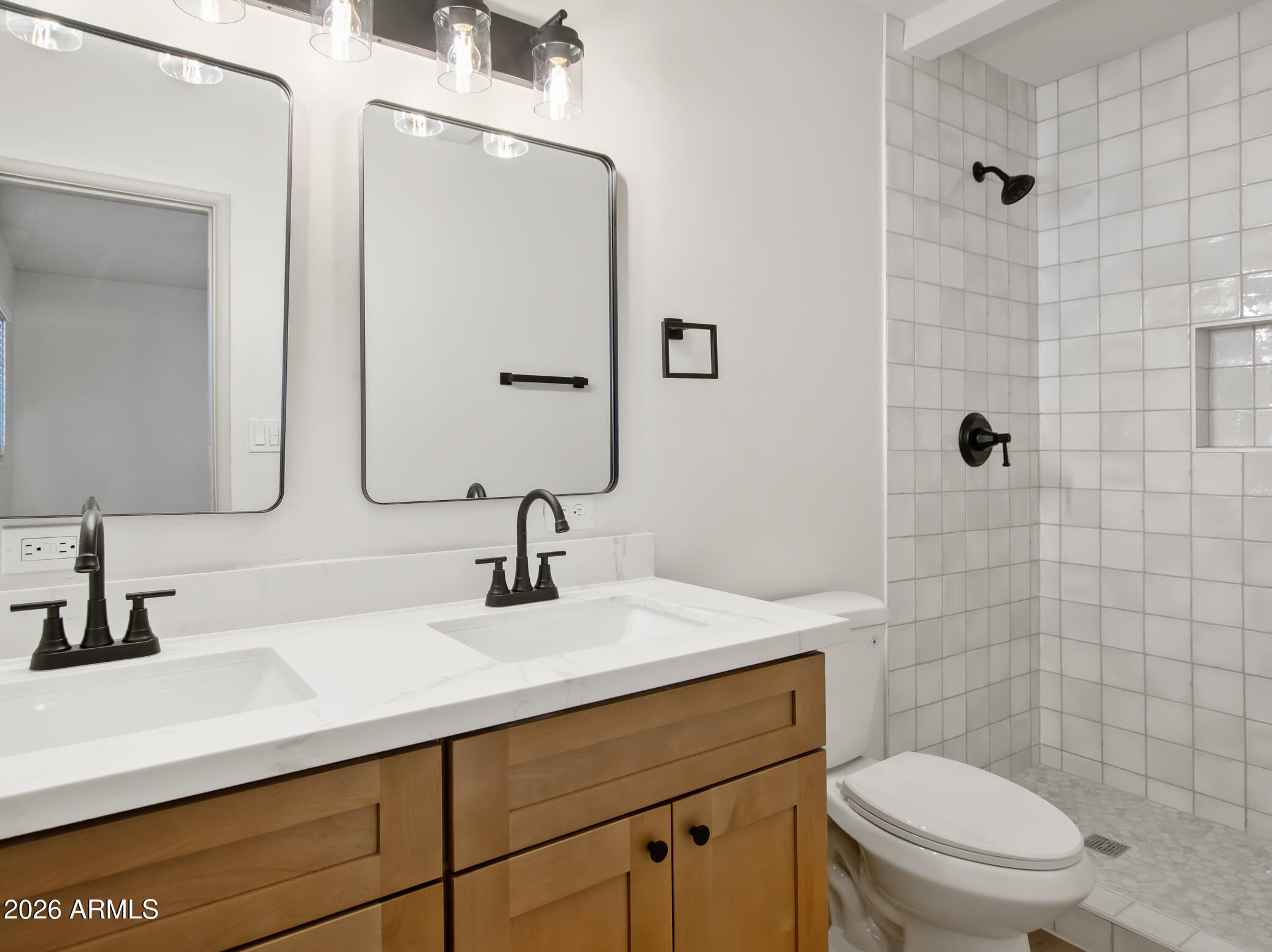 684 W CARLA VISTA Drive