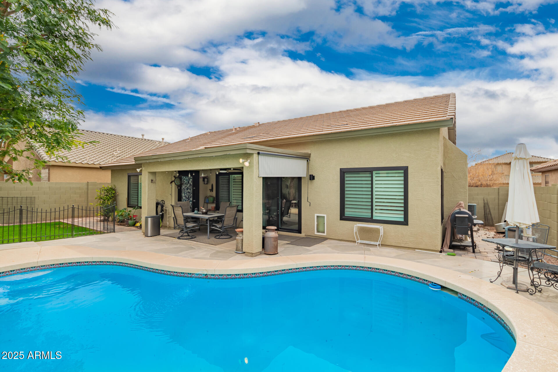 9212 W SALTER Drive