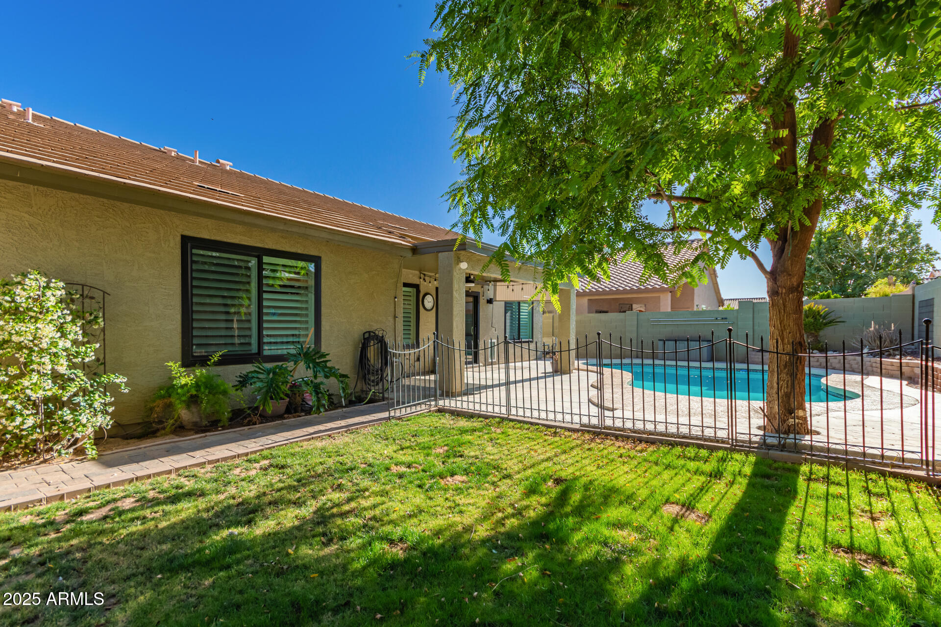 9212 W SALTER Drive
