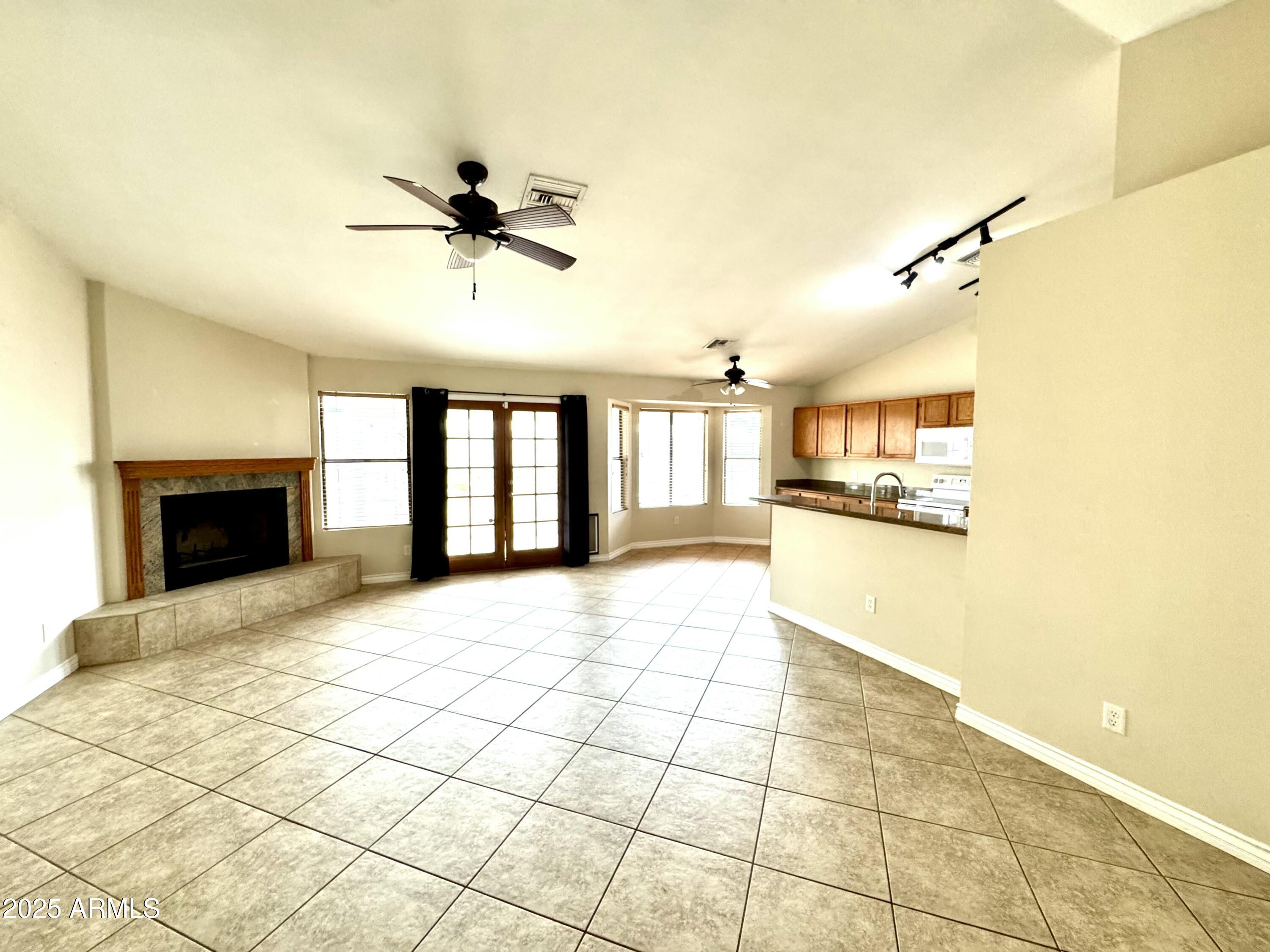 737 N REGENT --