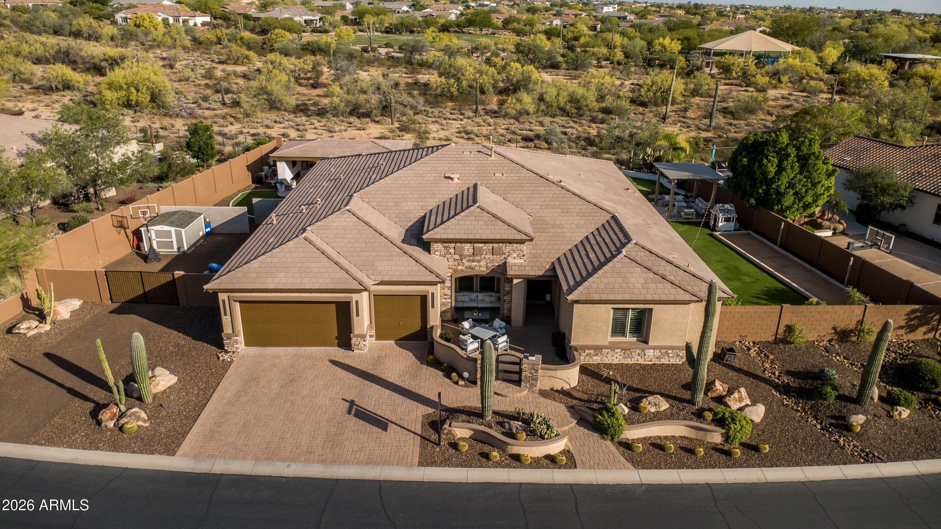 LONE MOUNTAIN - Residential