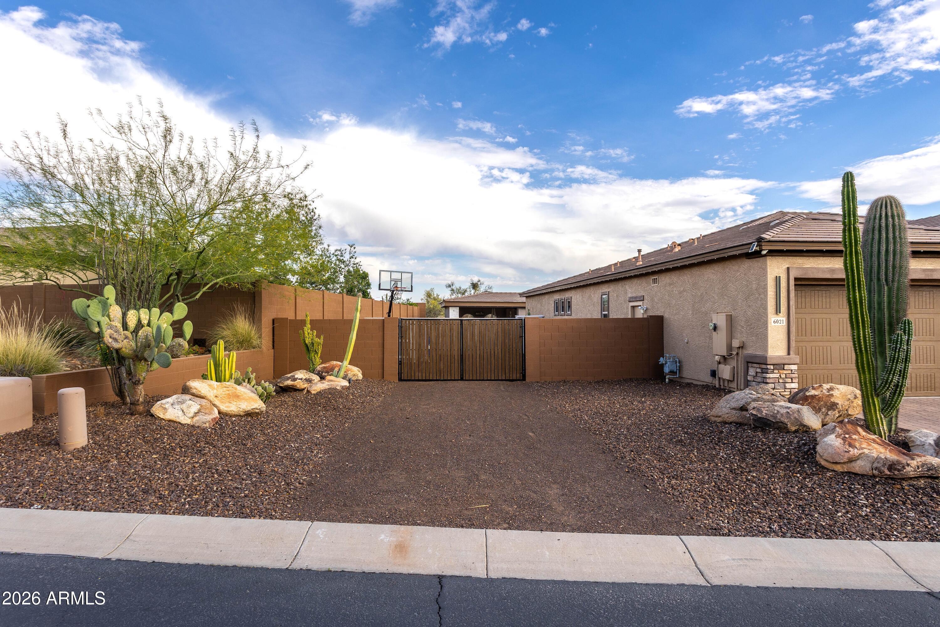 LONE MOUNTAIN - Residential