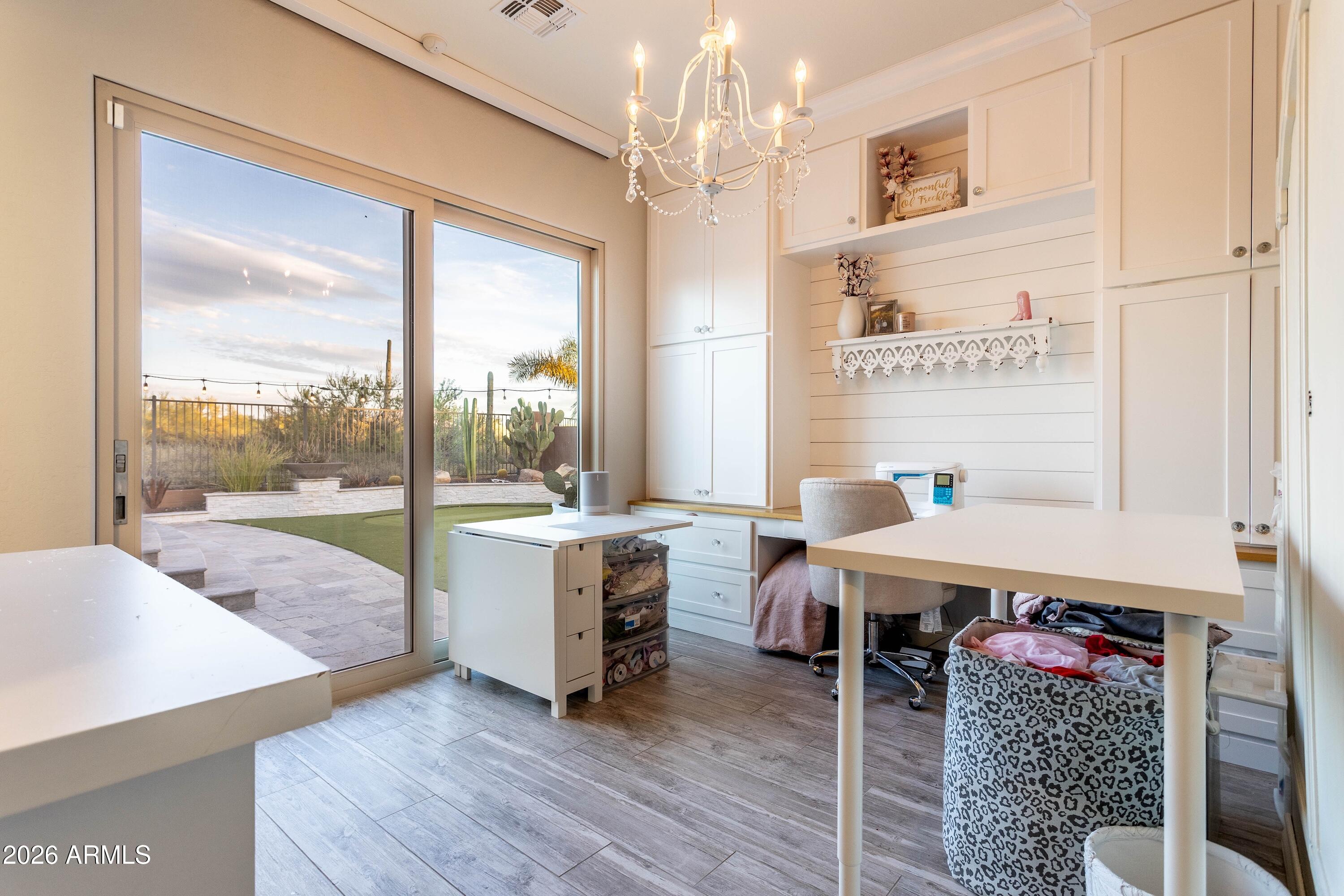 LONE MOUNTAIN - Residential