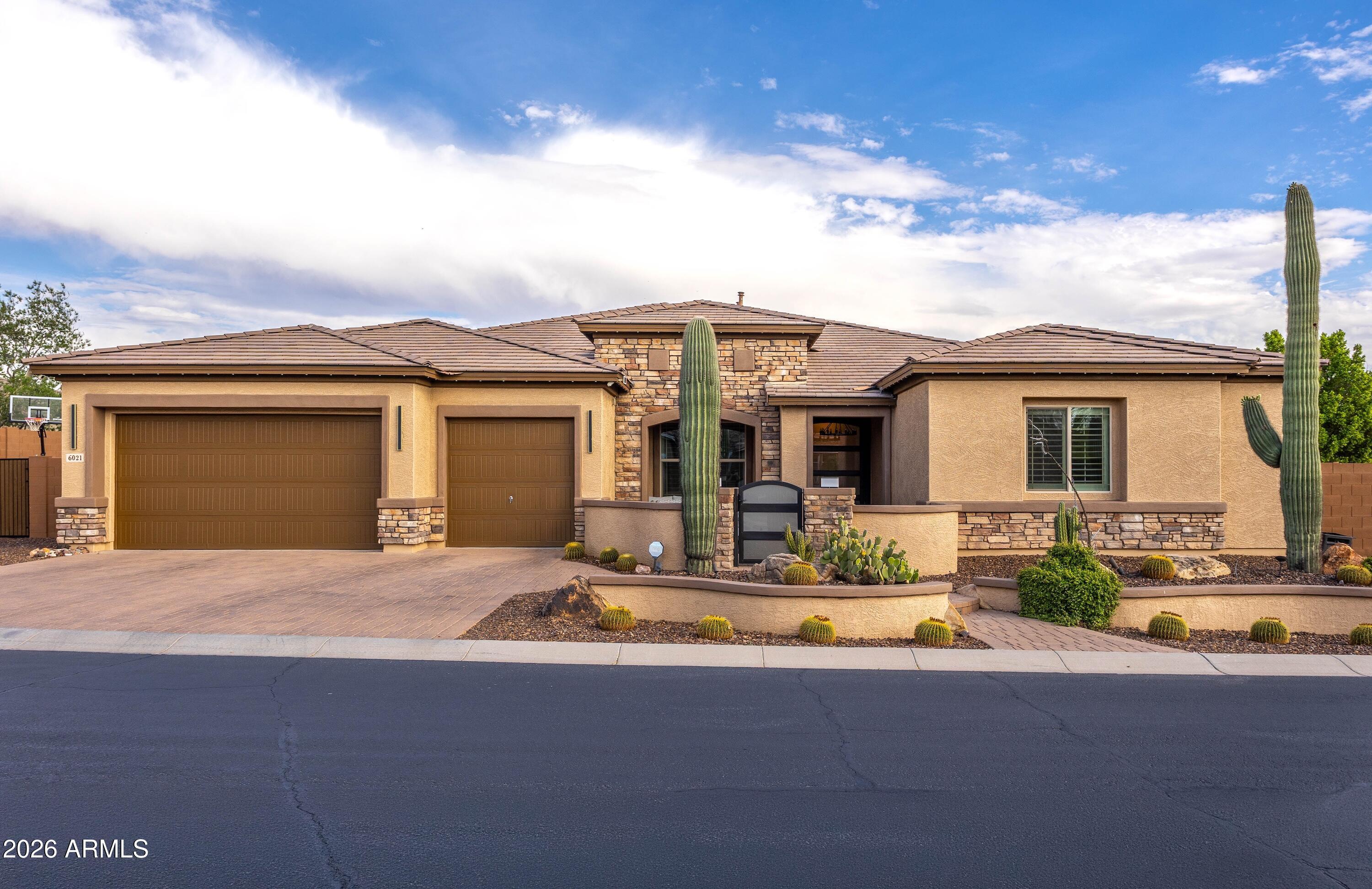 LONE MOUNTAIN - Residential