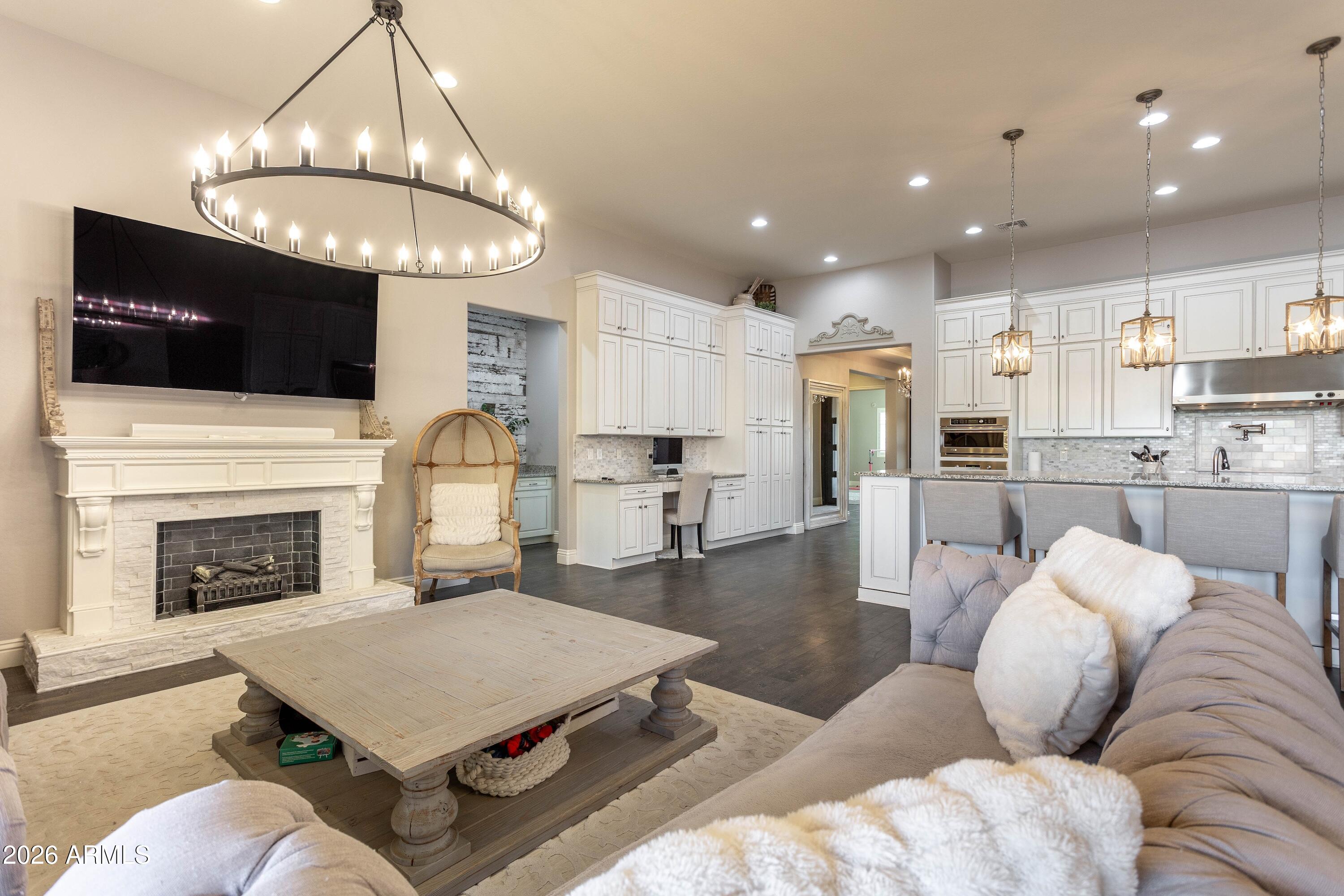 LONE MOUNTAIN - Residential