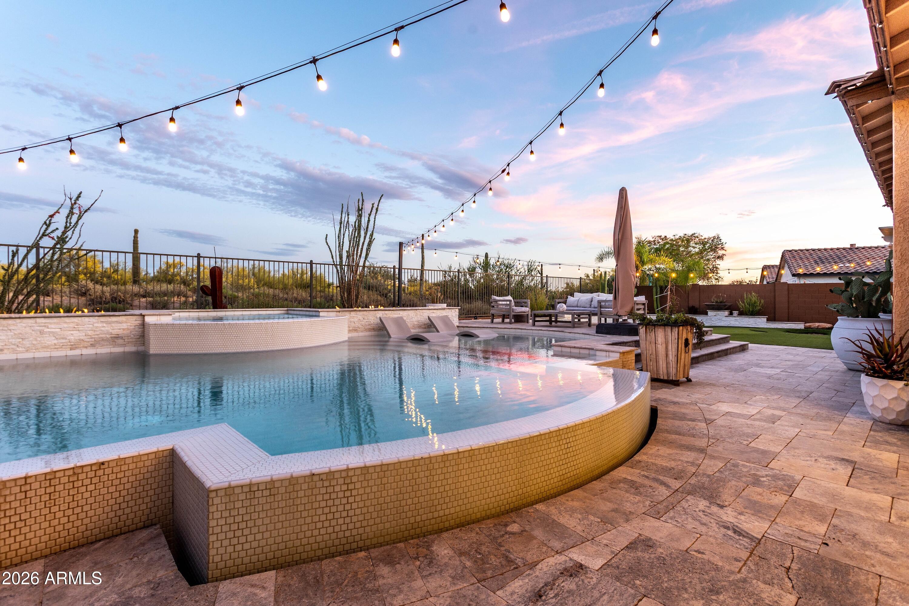 LONE MOUNTAIN - Residential