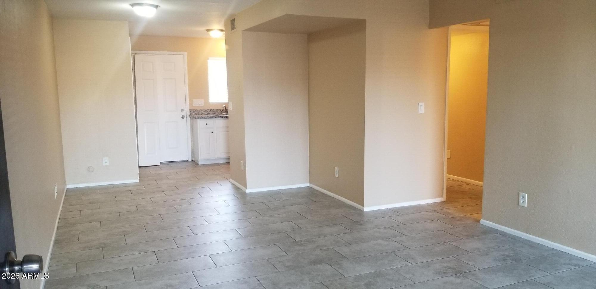 735 E Dana Avenue 101