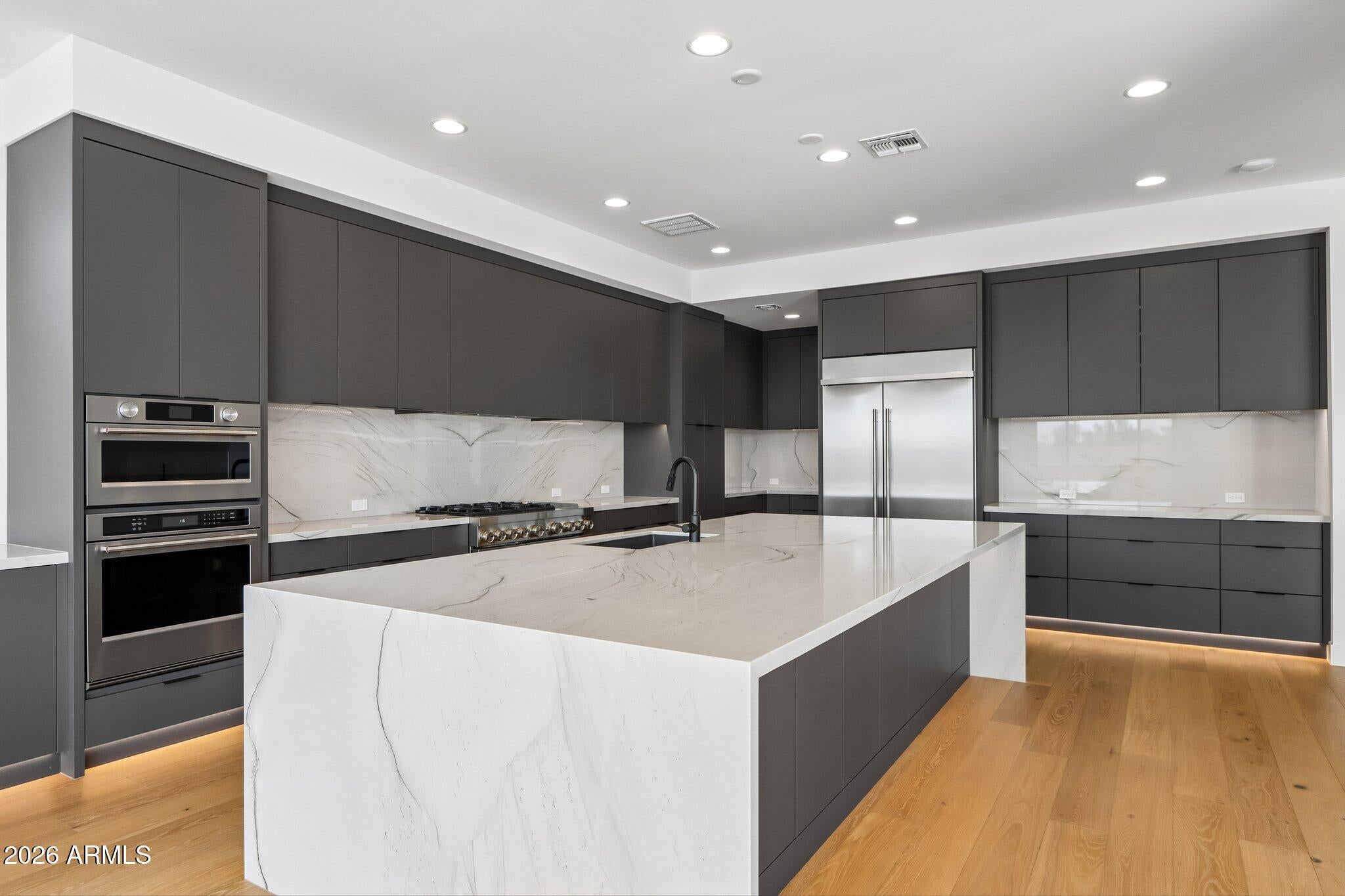2421 E AQUARIUS Place