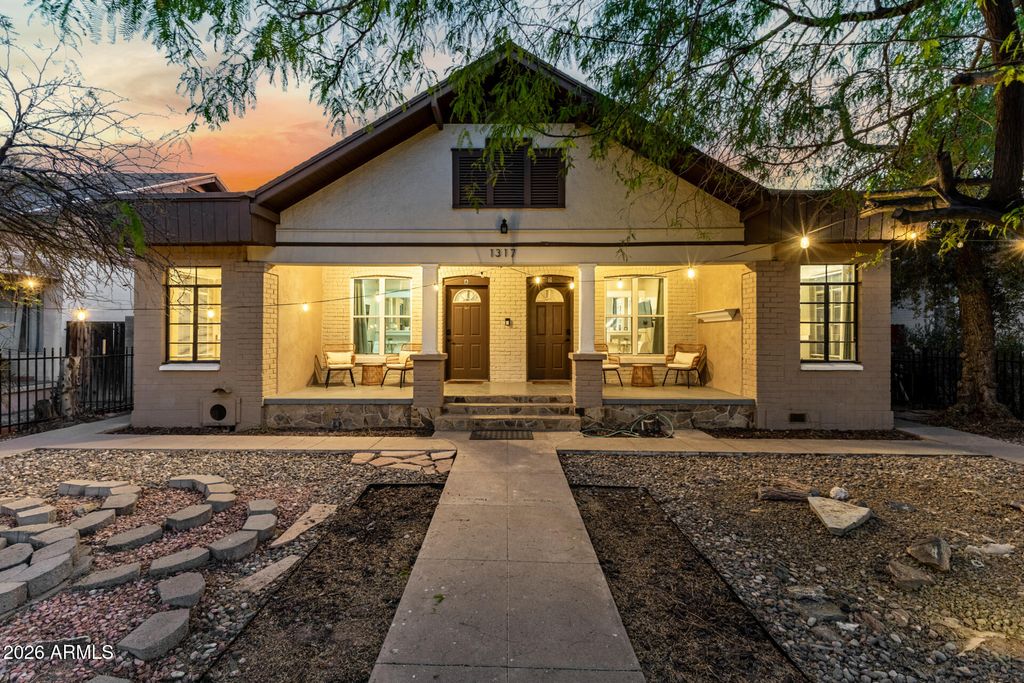 Photo of 1317 W Monroe Street, Phoenix, AZ 85007 (MLS # 7003581)