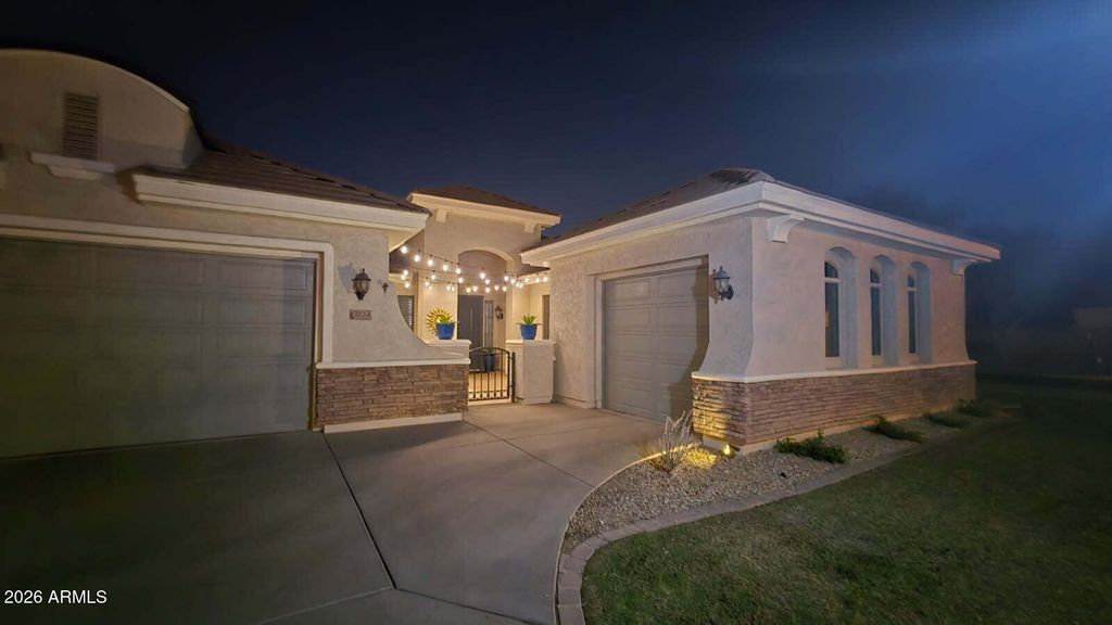 Photo of 2124 E Canyon Place, Chandler, AZ 85249 (MLS # 6995070)