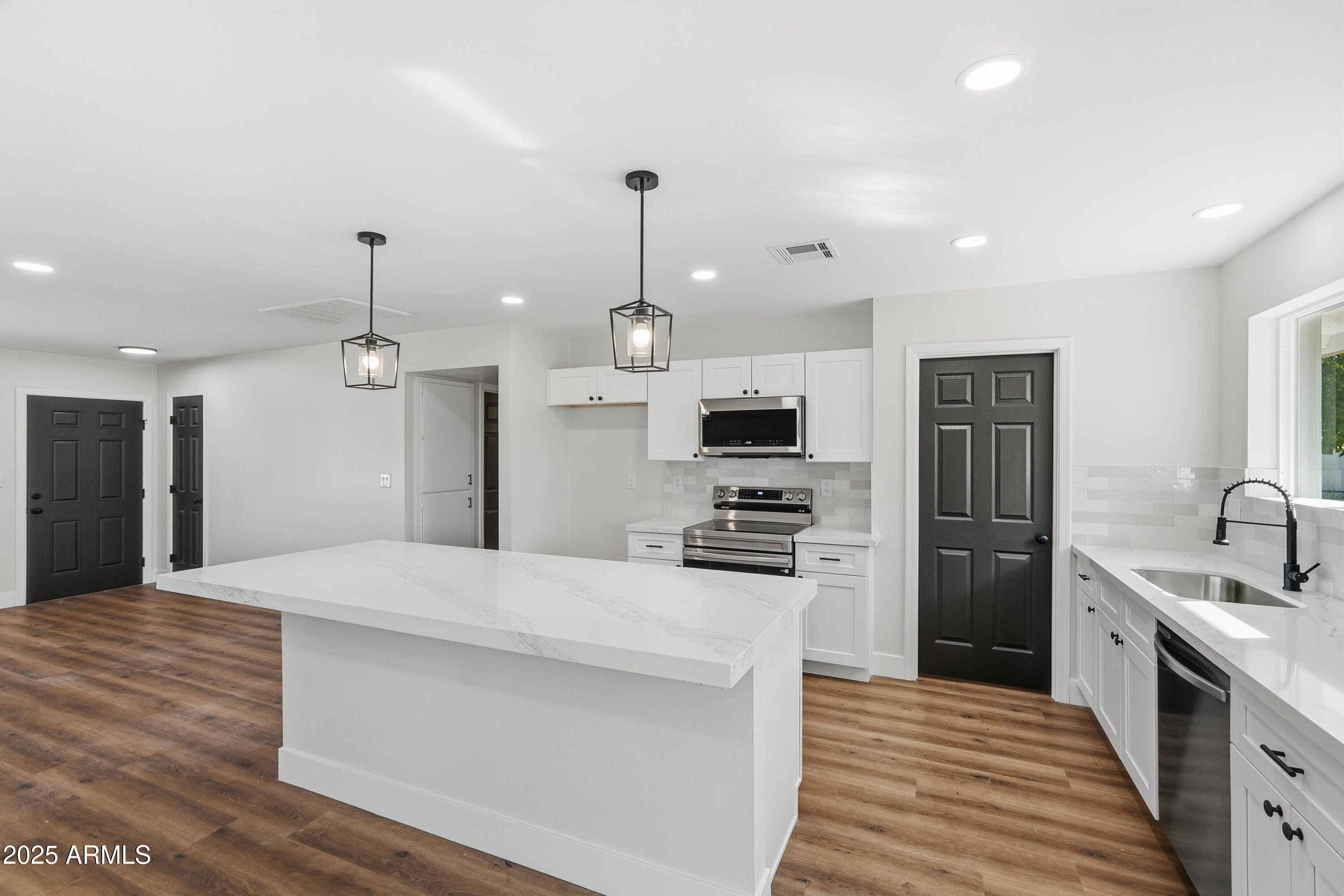 10537 W LA JOLLA Drive