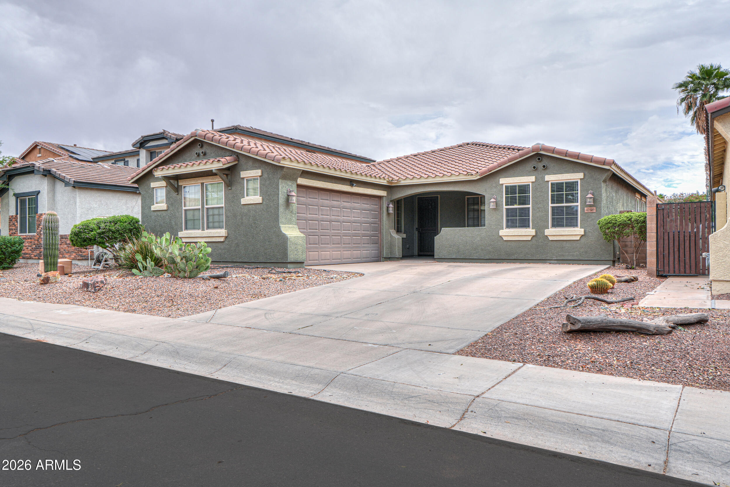 42519 W CHEYENNE Drive