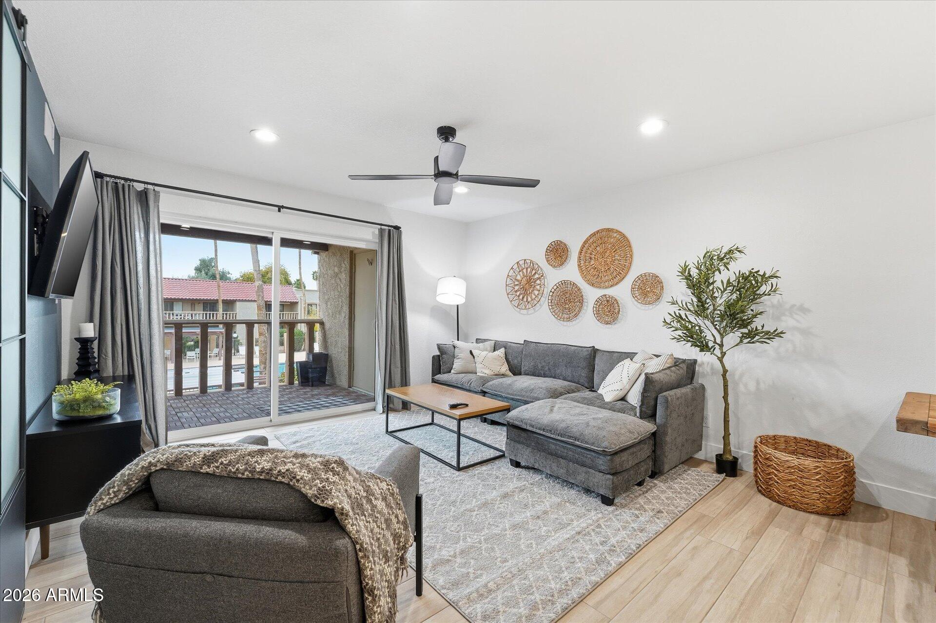 8649 E ROYAL PALM Road 239