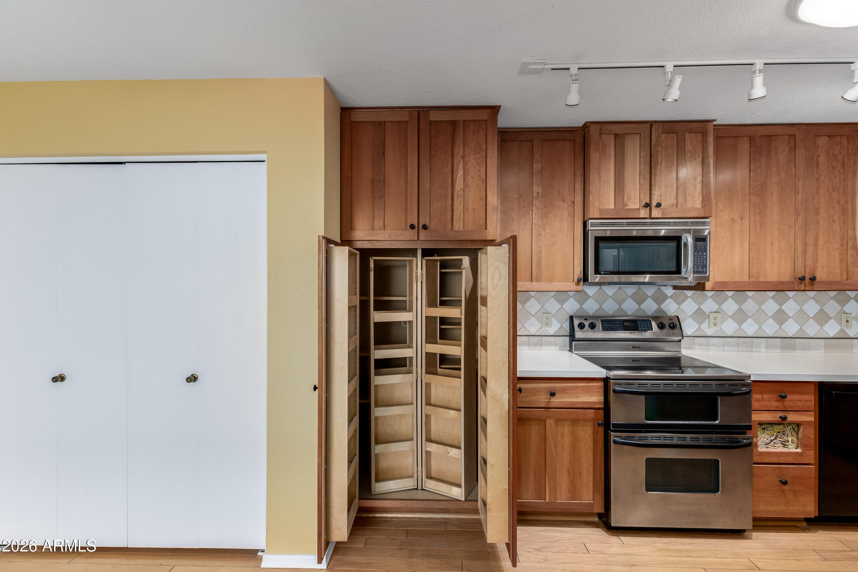 1235 N SUNNYVALE -- N 93