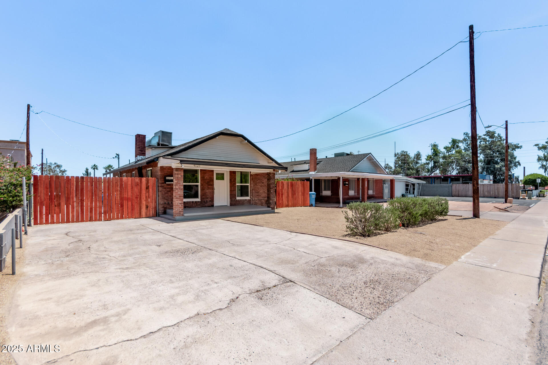 Homes 4 4123 N Longview Avenue