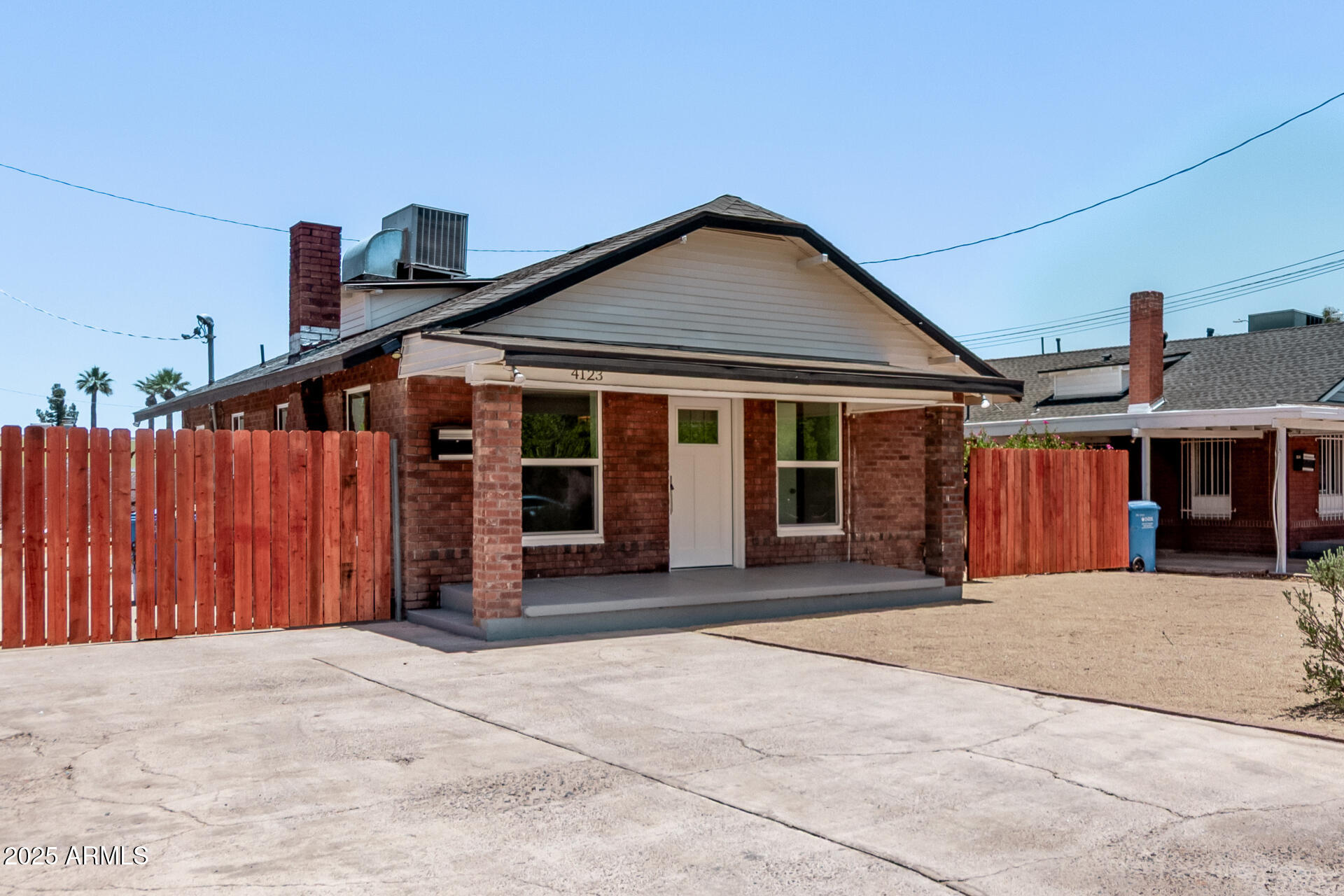 Homes 2 4123 N Longview Avenue