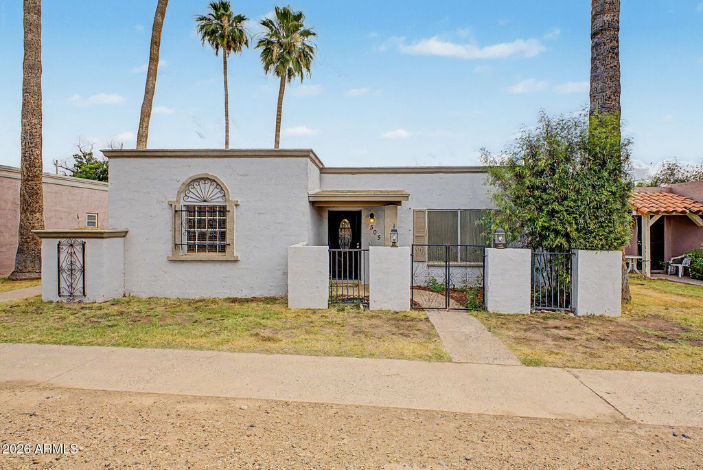 Photo of 505 N Hobson Plaza, Mesa, AZ 85203 (MLS # 7025669)