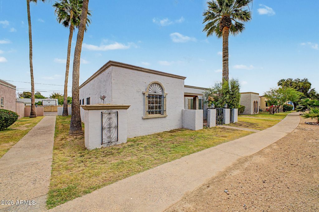 Photo of 505 N Hobson Plaza, Mesa, AZ 85203 (MLS # 7025669)