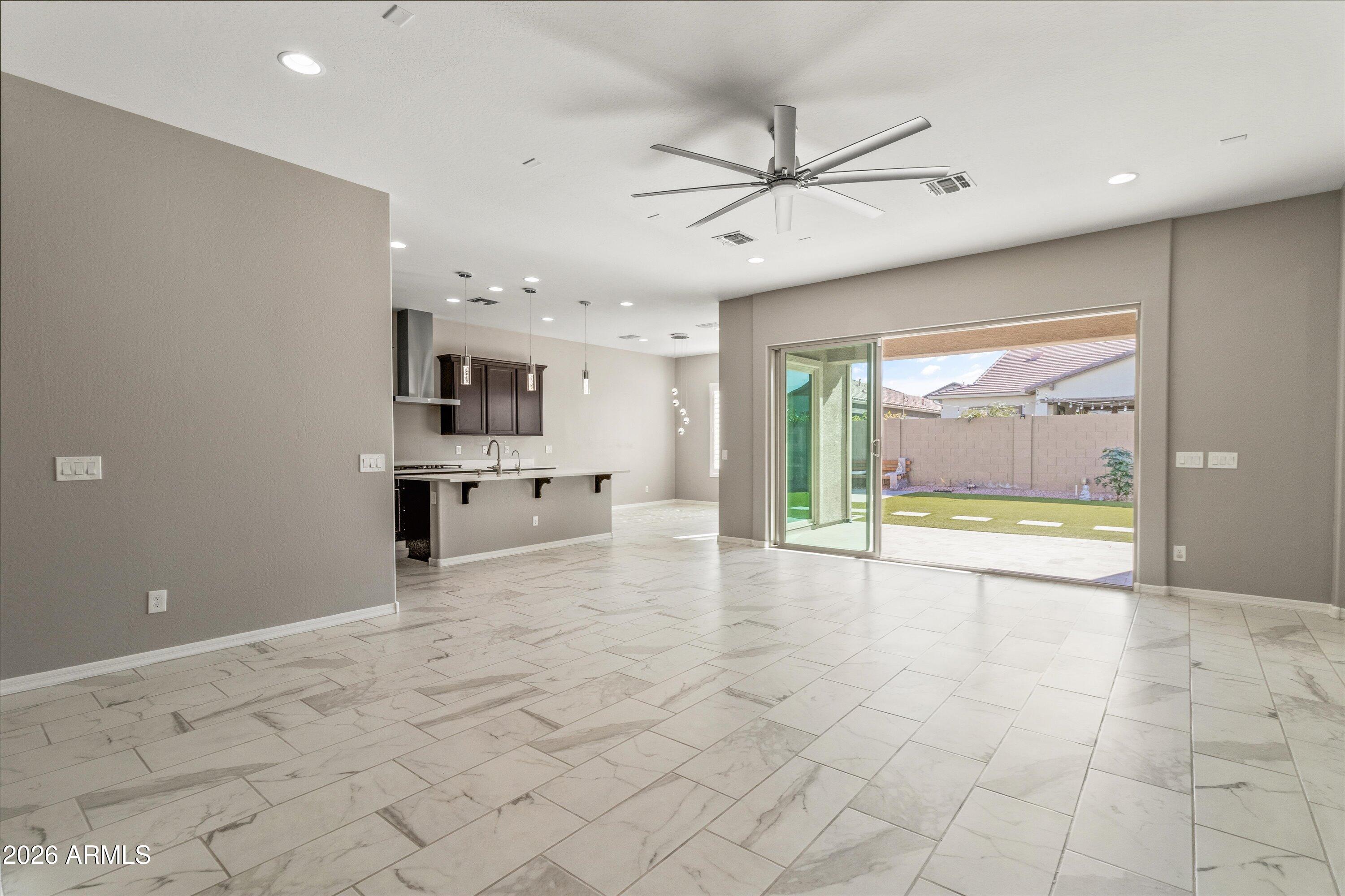 1073 E Holland Park Drive