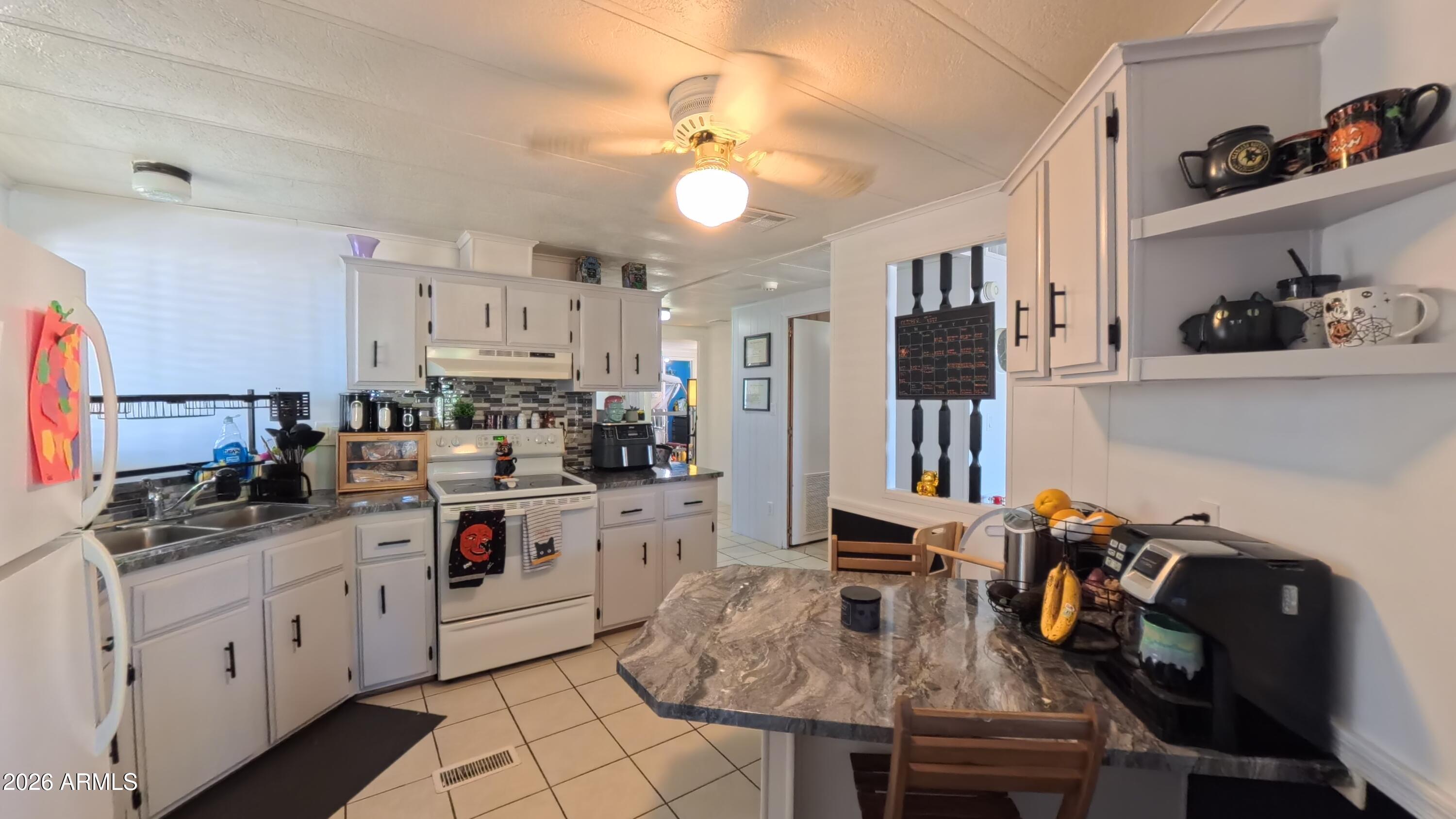 2933 E SEQUOIA Drive