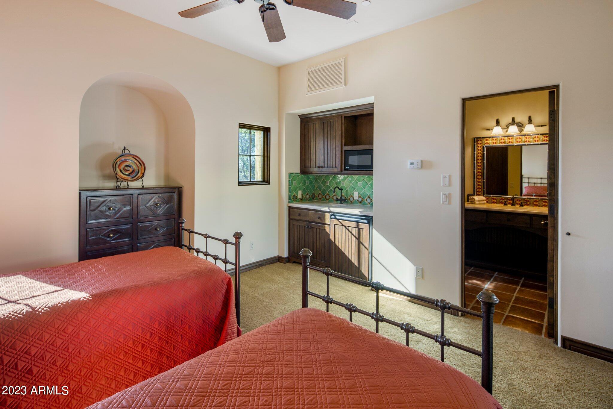 WHISPER ROCK UNIT 2 - Residential