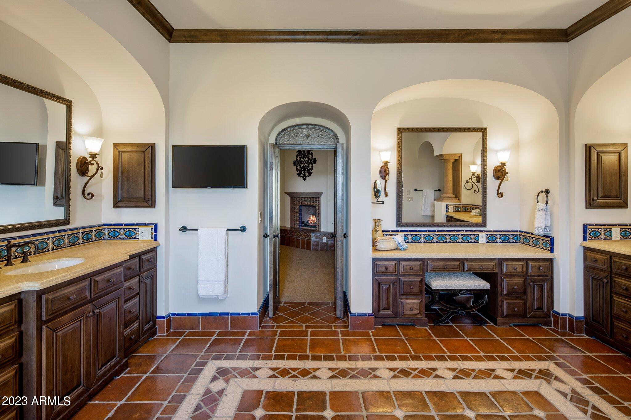 WHISPER ROCK UNIT 2 - Residential