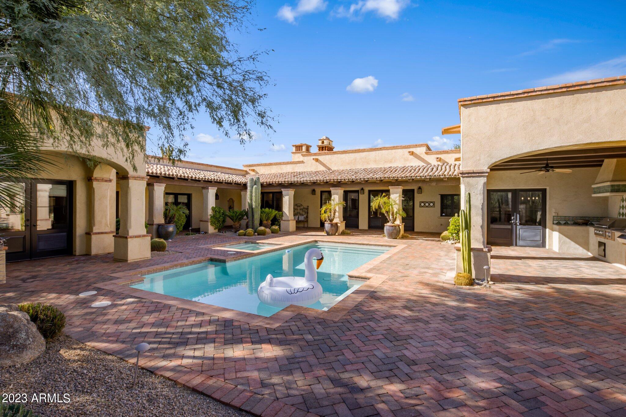 WHISPER ROCK UNIT 2 - Residential