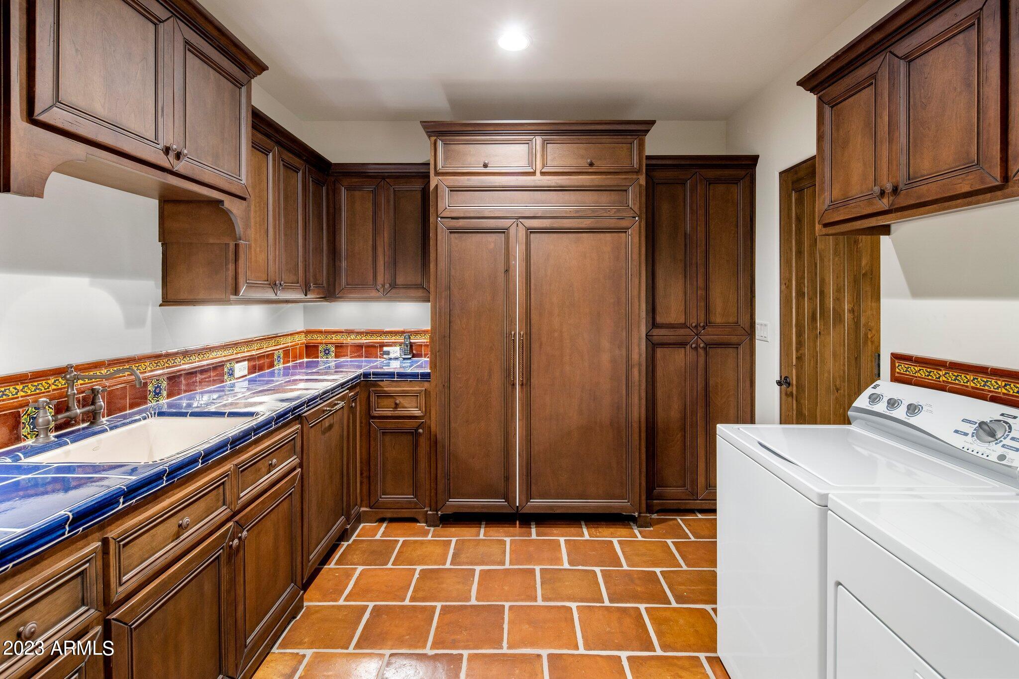 WHISPER ROCK UNIT 2 - Residential