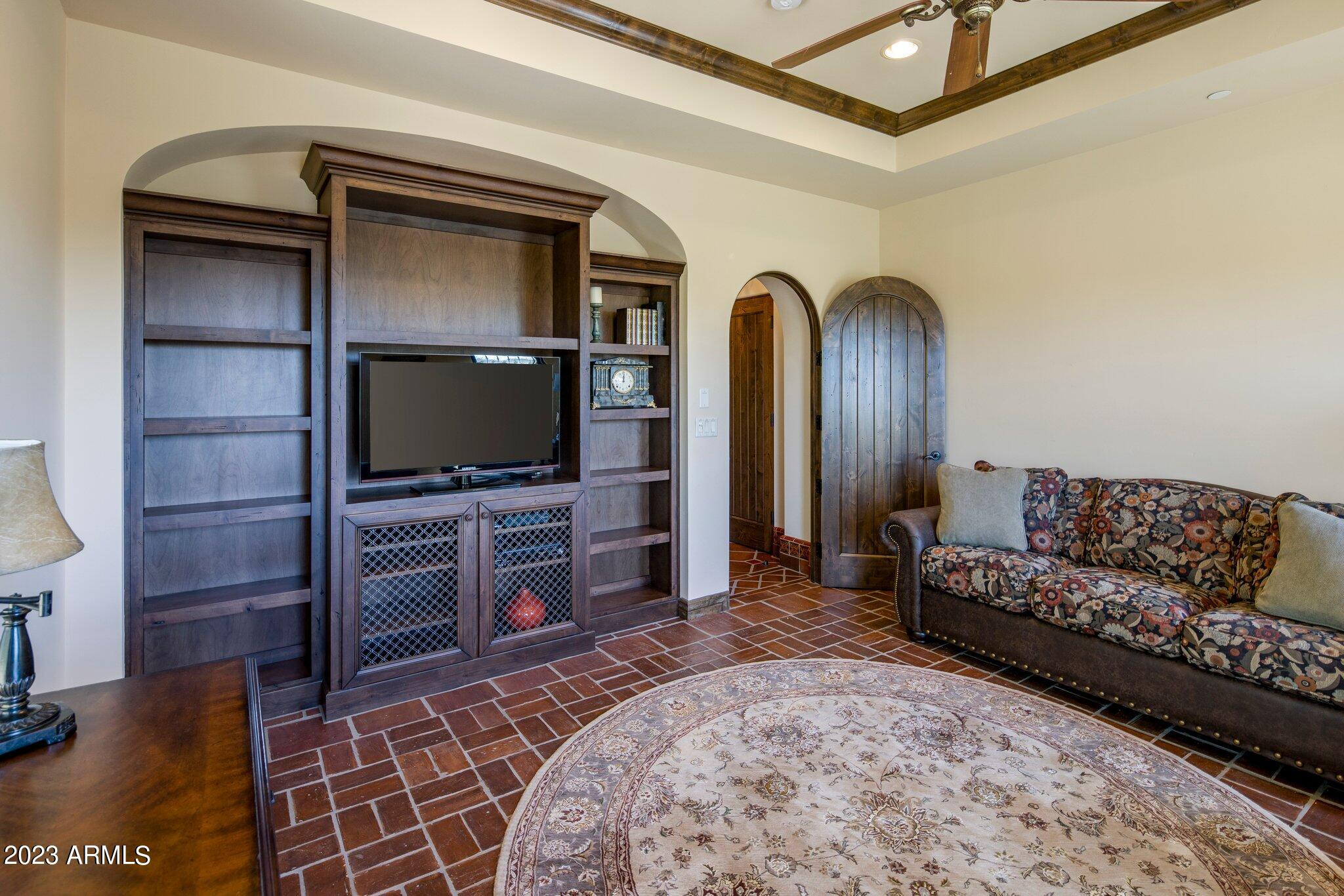 WHISPER ROCK UNIT 2 - Residential