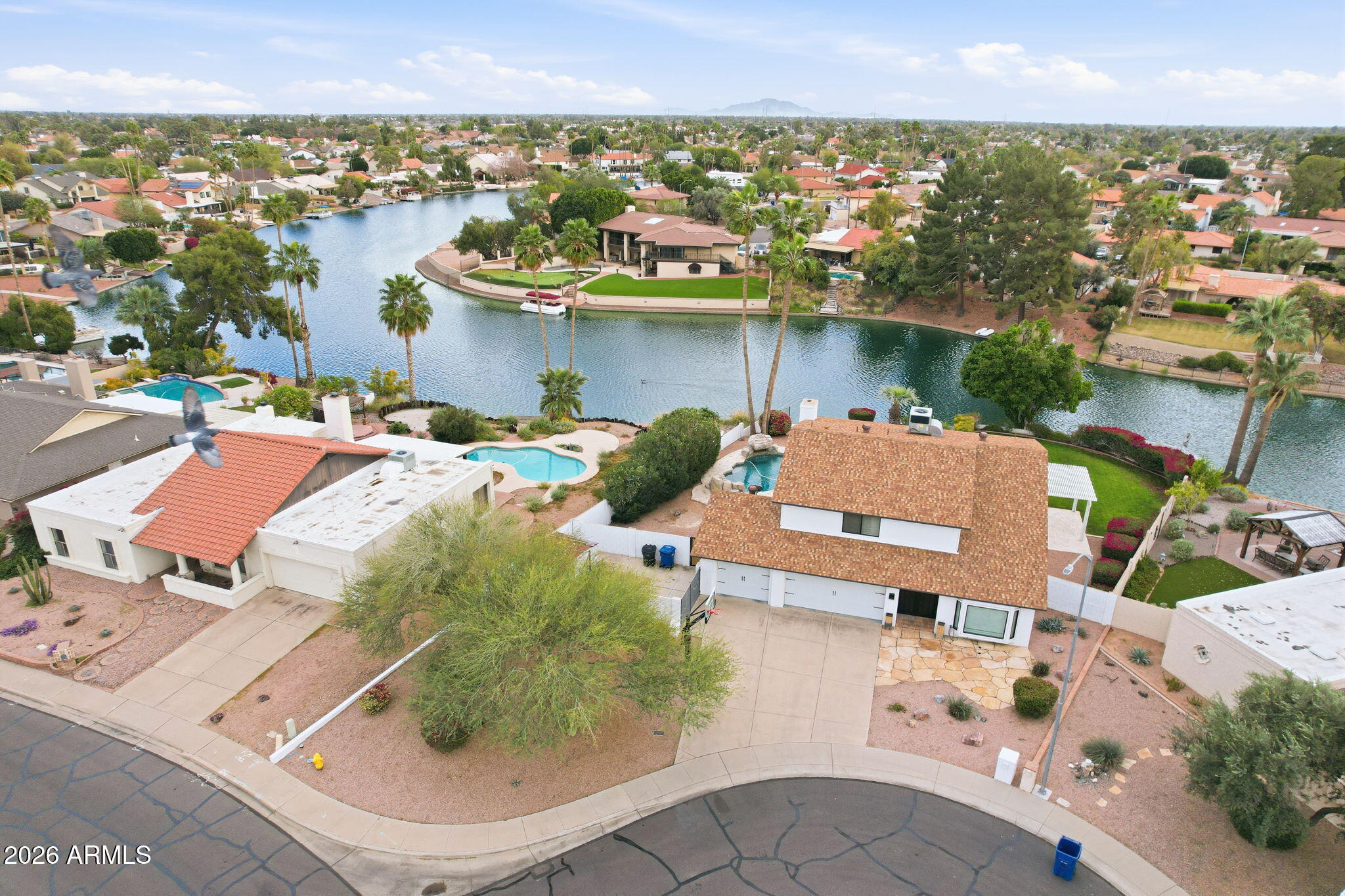 2543 W MADERO Avenue