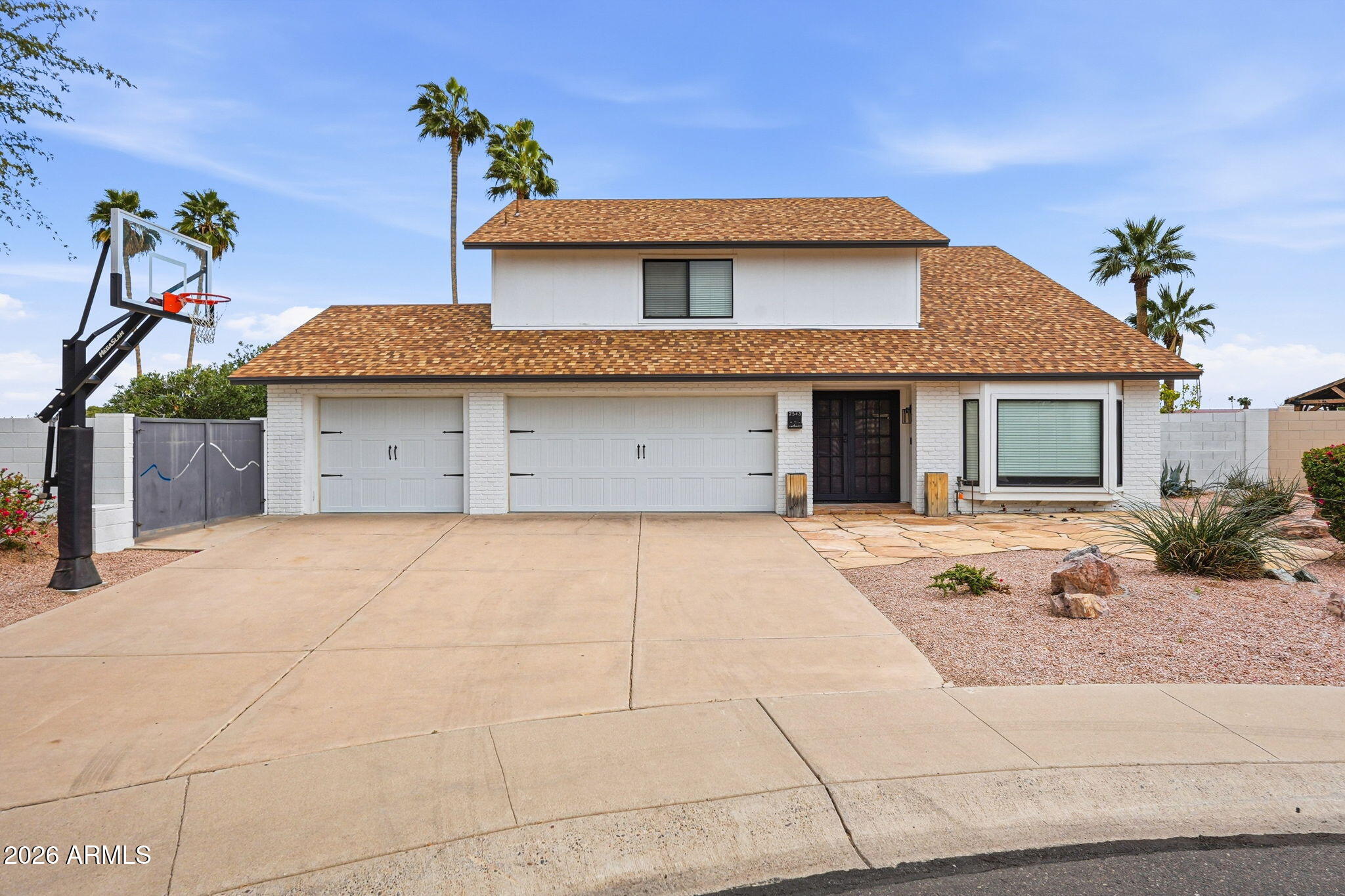 2543 W MADERO Avenue