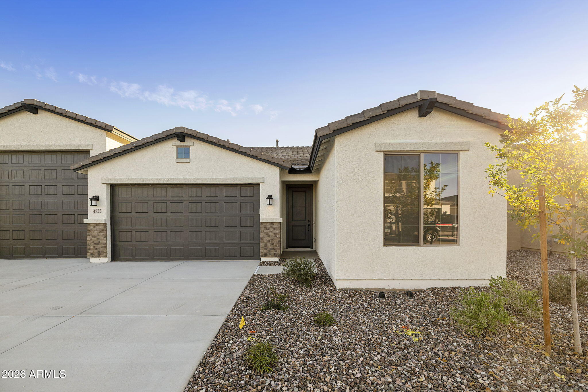 4933 W CAPISTRANO Avenue