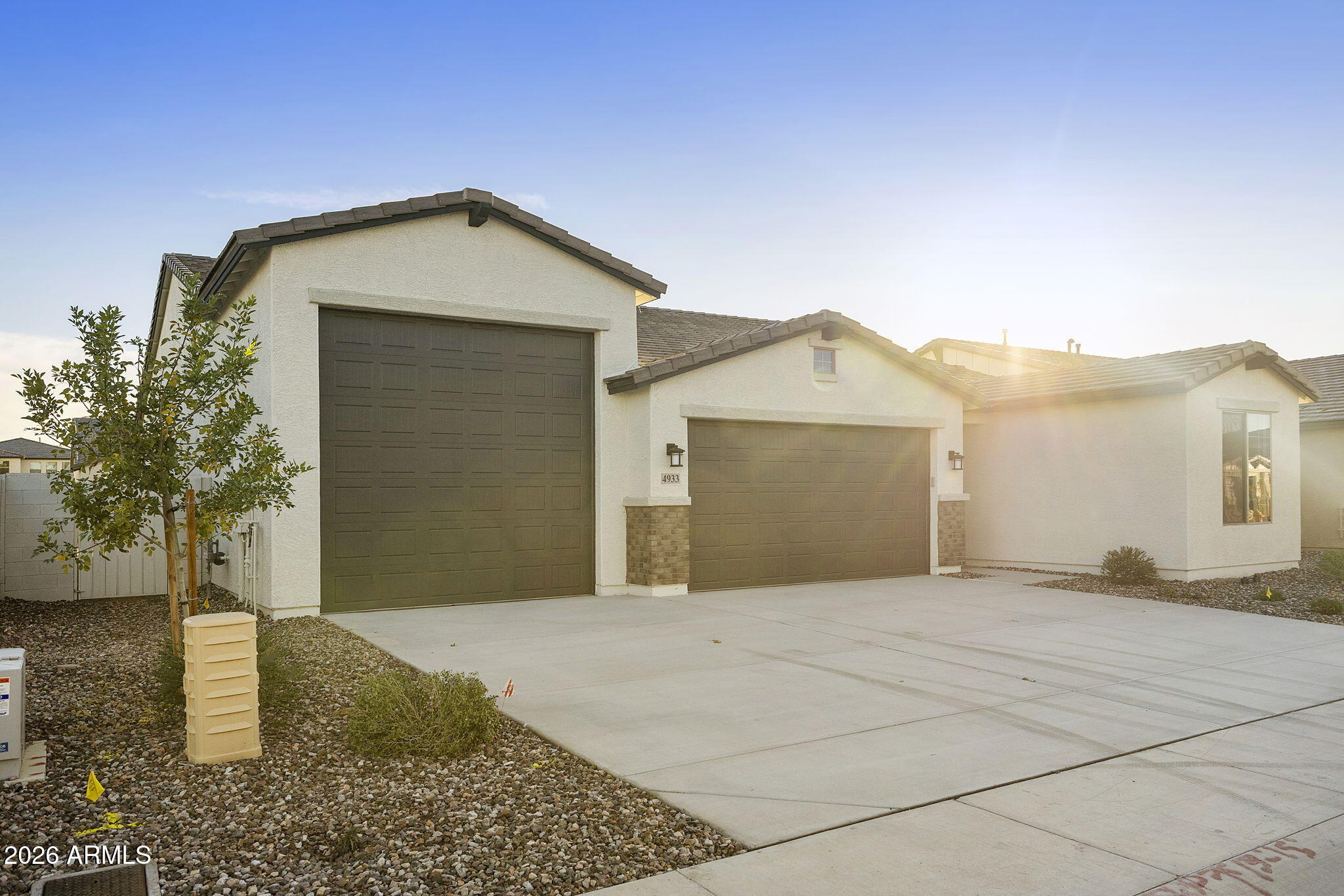 4933 W CAPISTRANO Avenue