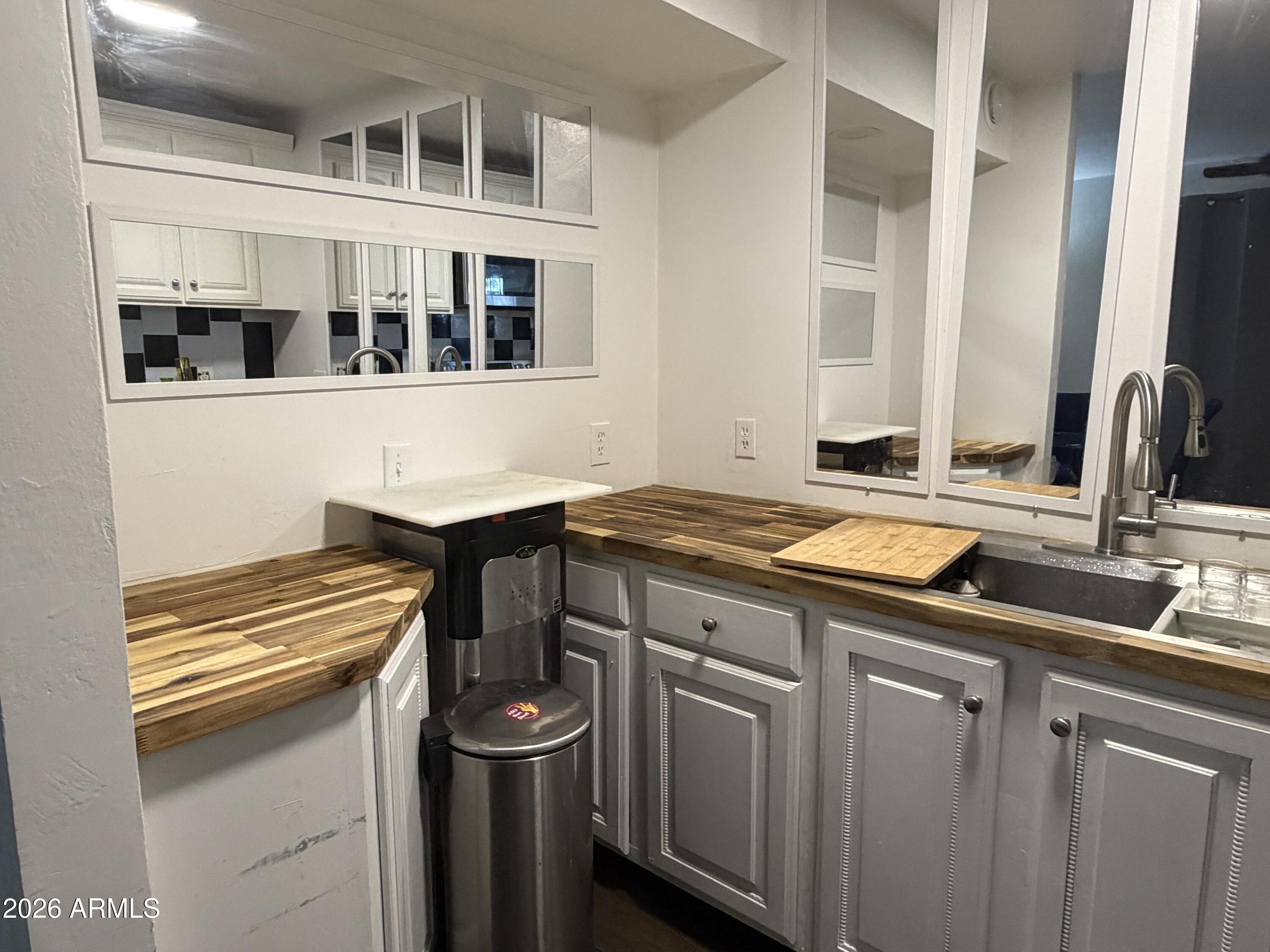 700 W UNIVERSITY Drive 122