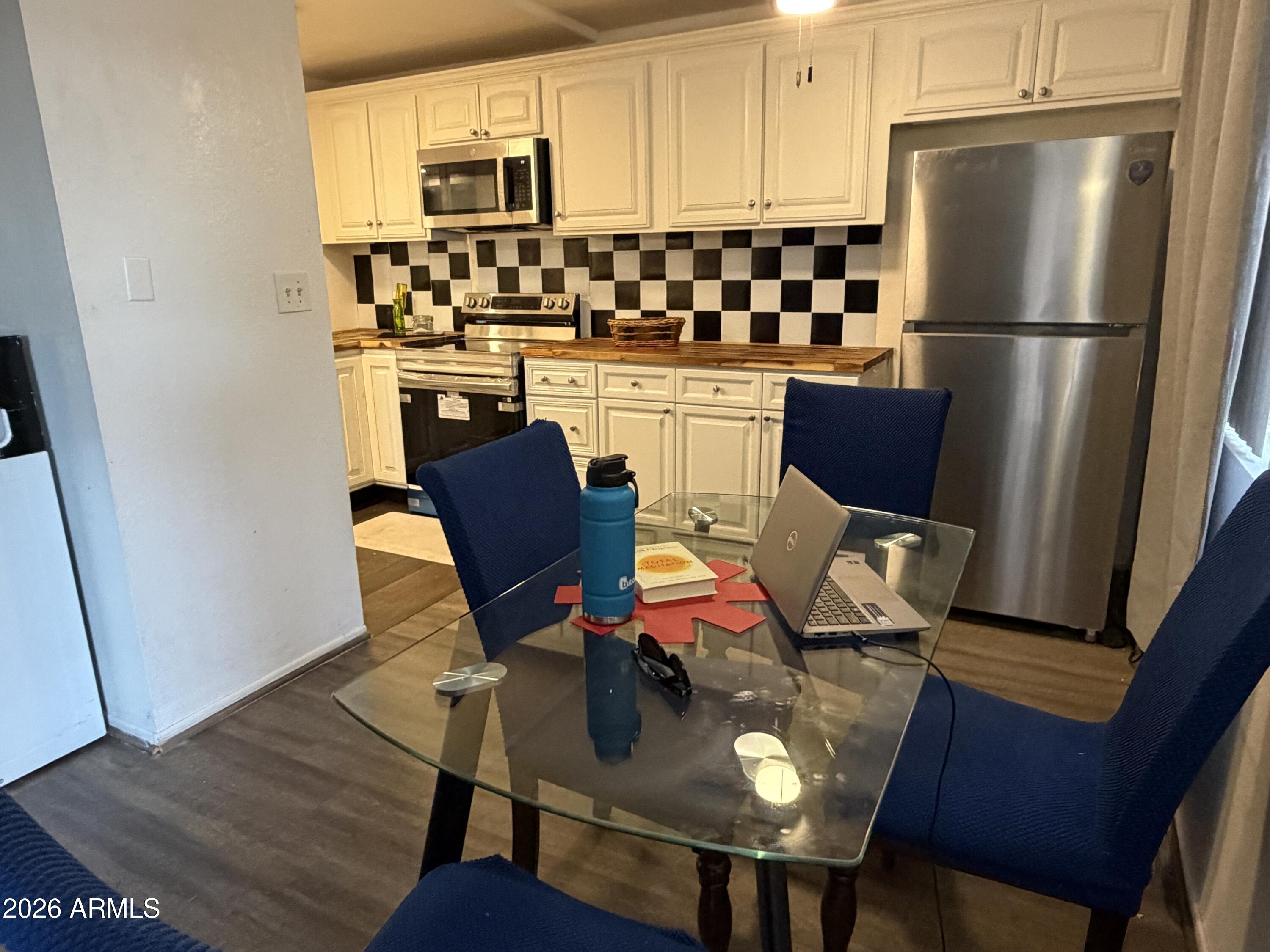 700 W UNIVERSITY Drive 122