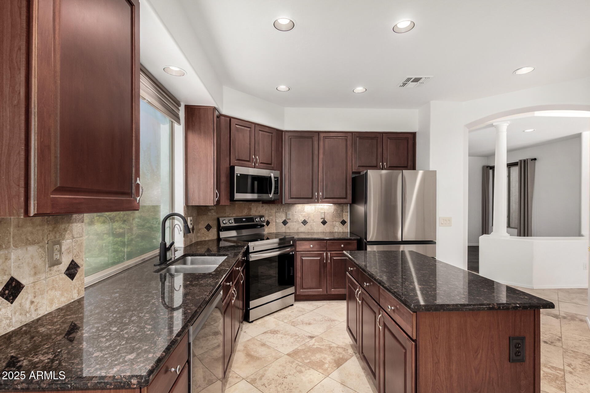 18641 W WESTERN STAR Boulevard