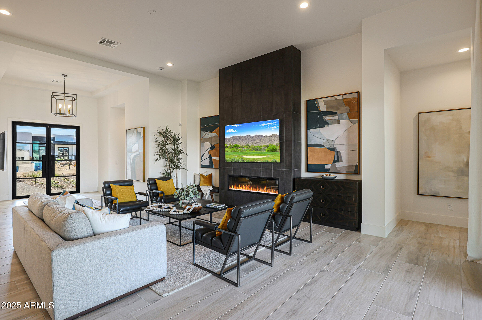 1244 E SMOKEHOUSE Trail