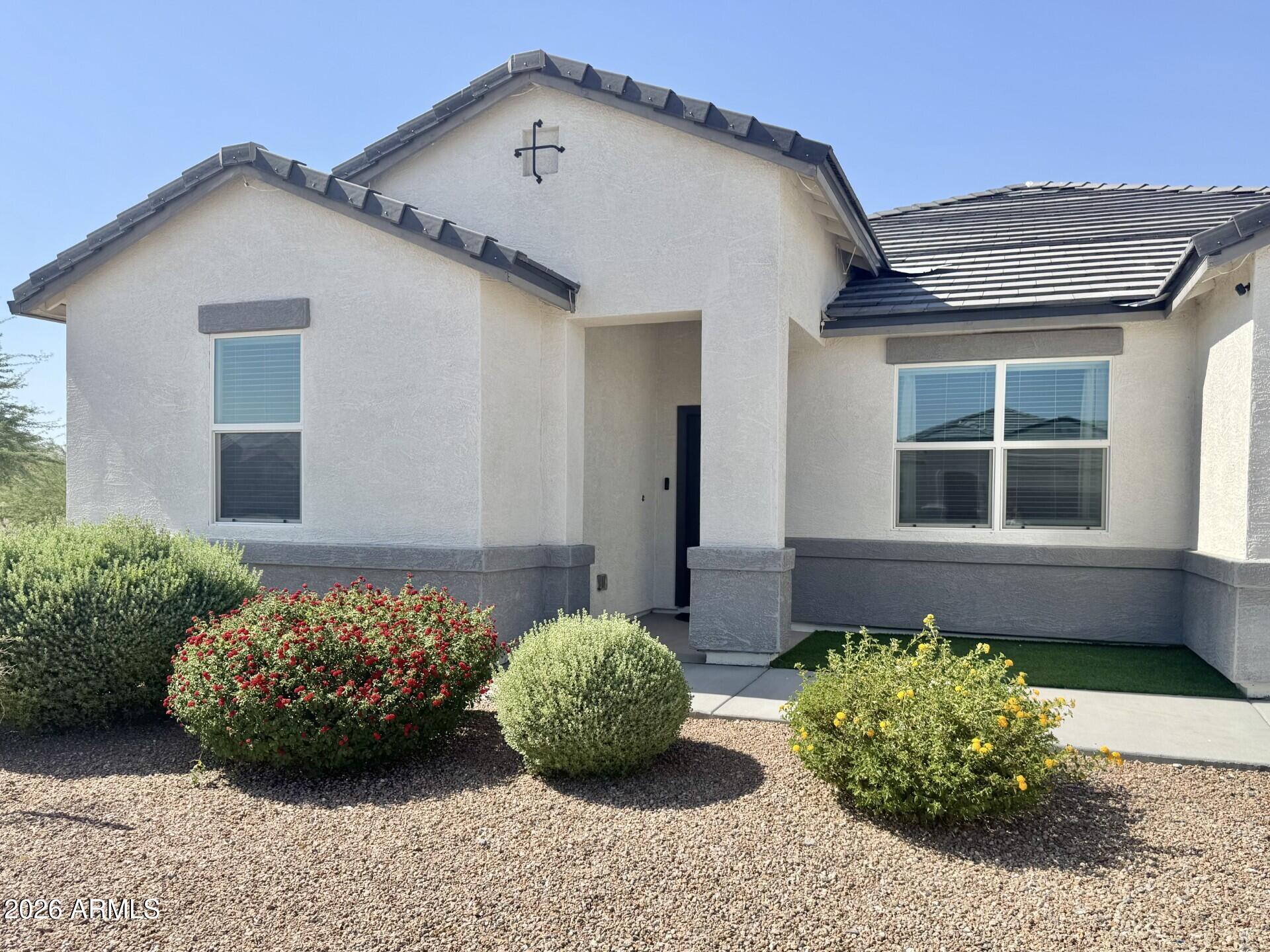 1090 W BEACON Drive