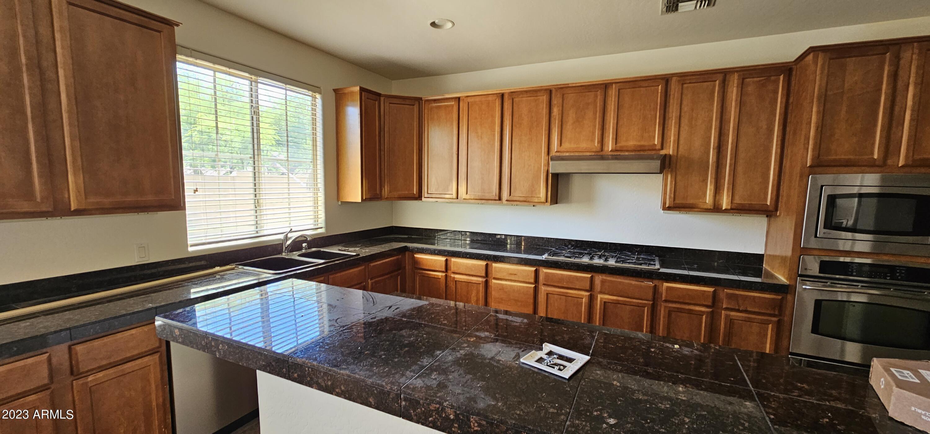 3989 E HUMMINGBIRD Lane