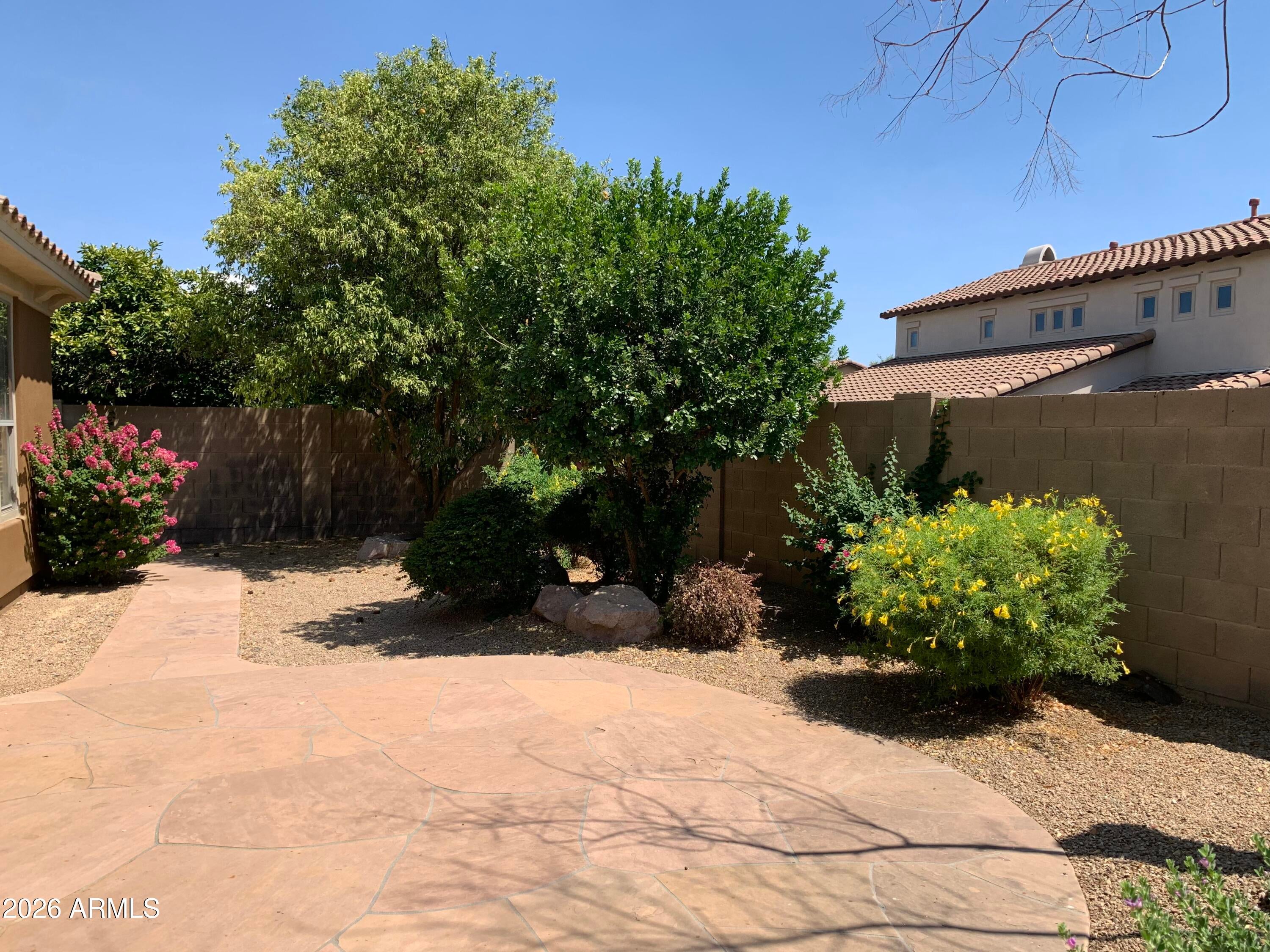 3989 E HUMMINGBIRD Lane