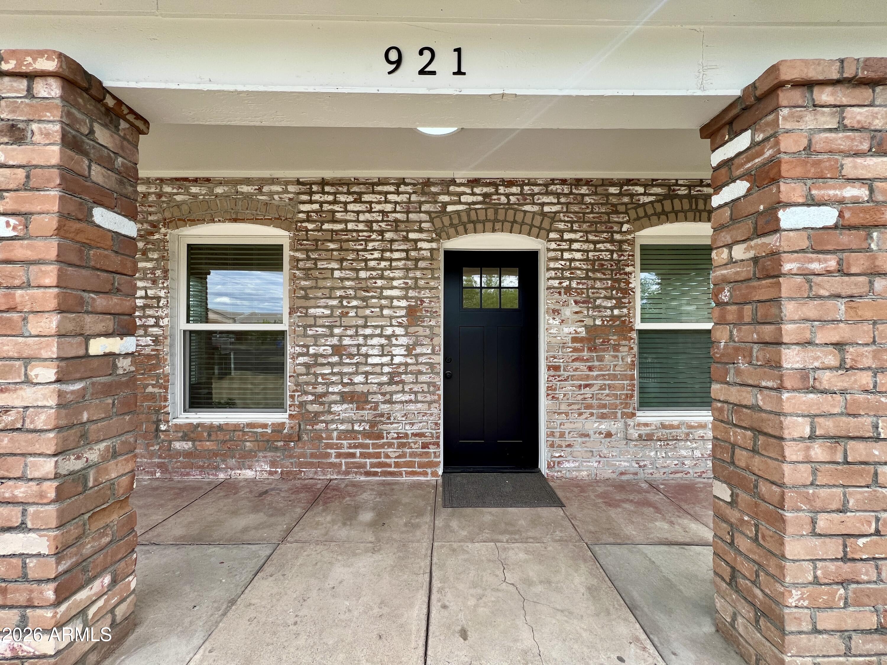 921 E Roosevelt Street