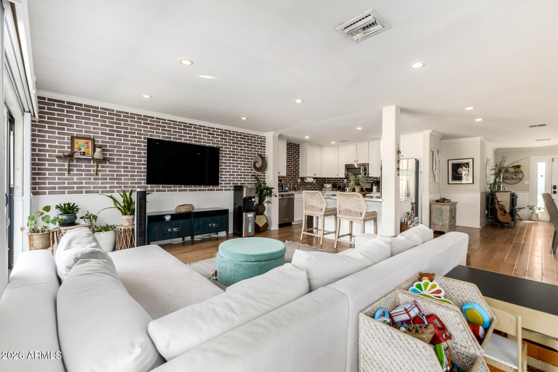 4330 E TURNEY Avenue