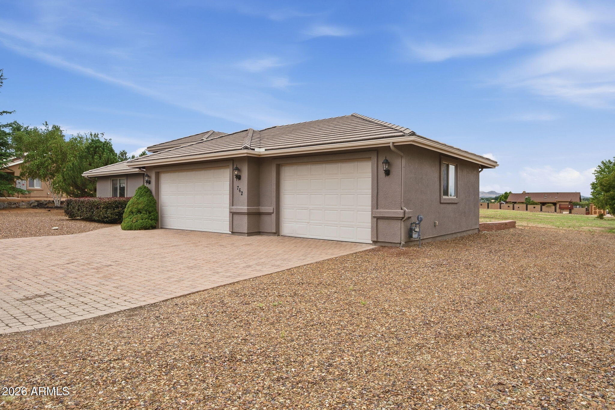 762 WILLOW Lane