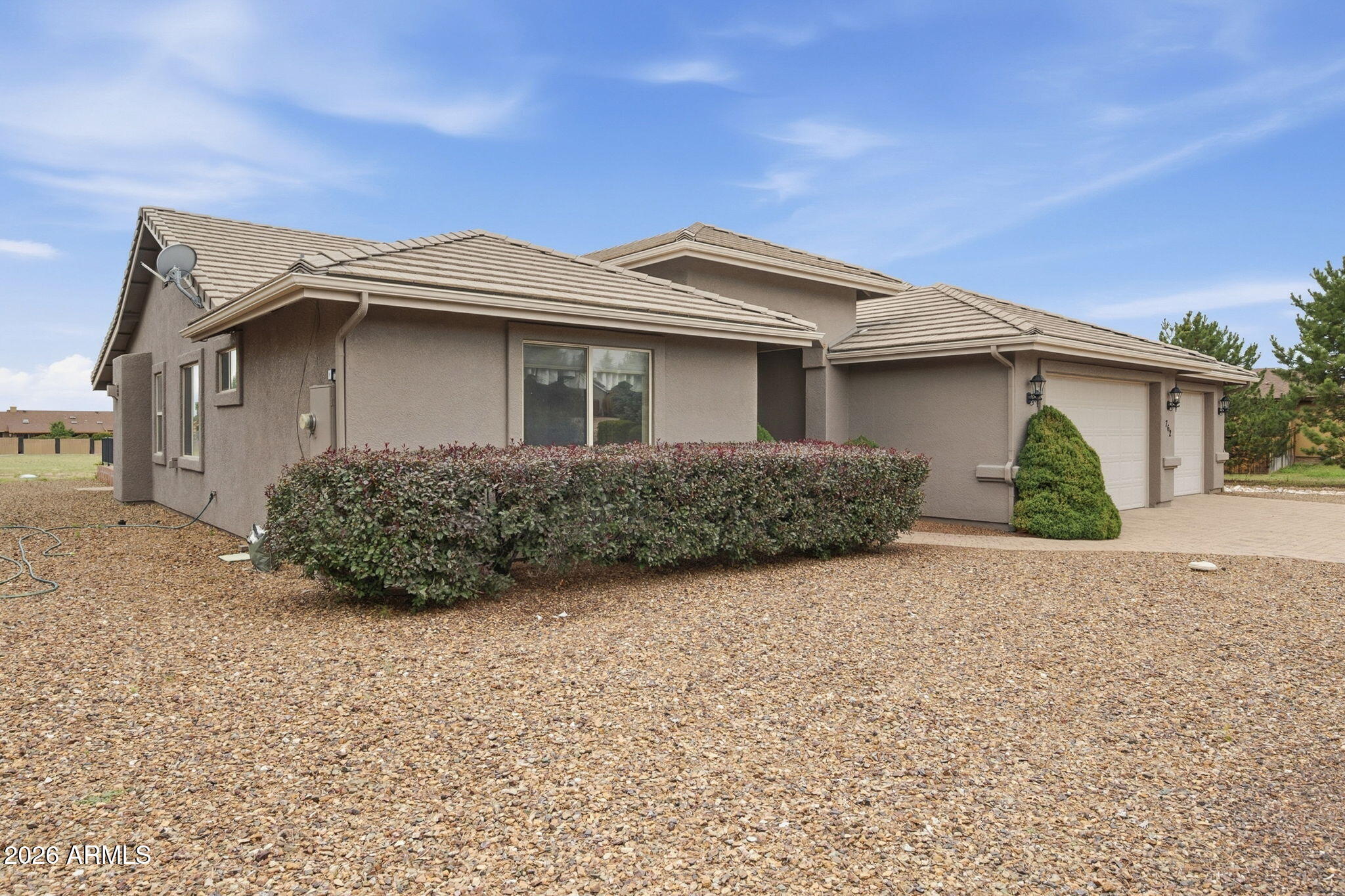 762 WILLOW Lane