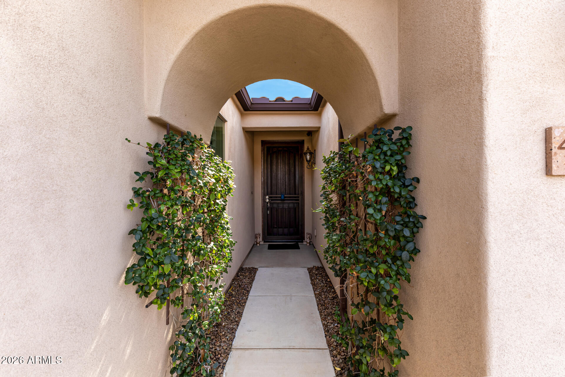 4413 E HARTFORD Avenue