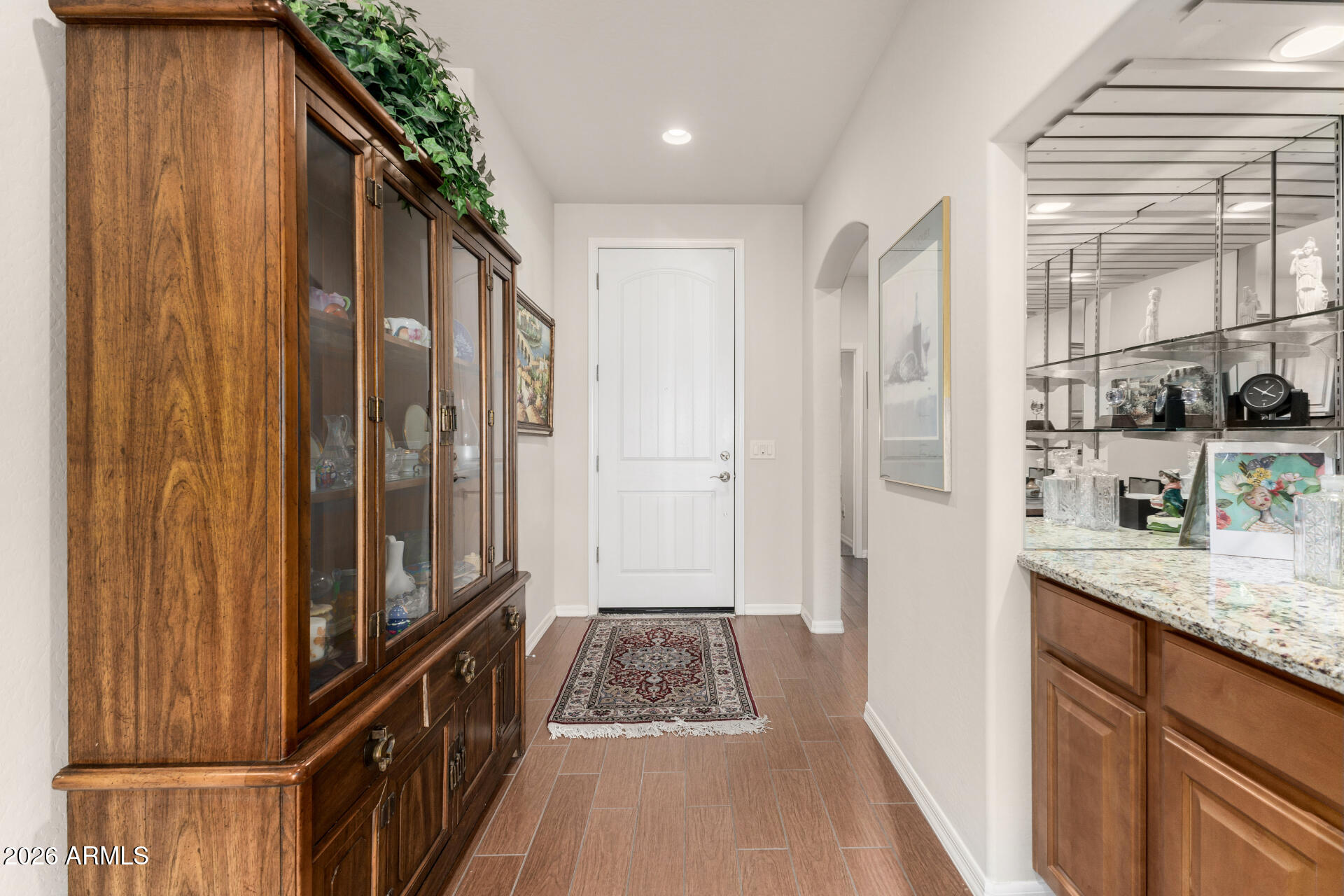 4413 E HARTFORD Avenue