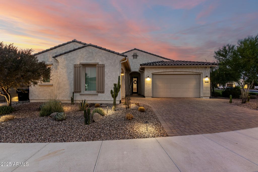 Photo of 3046 E Crest Lane, Phoenix, AZ 85050 (MLS # 6944324)
