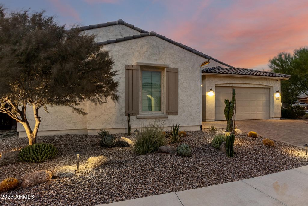 Photo of 3046 E Crest Lane, Phoenix, AZ 85050 (MLS # 6944324)